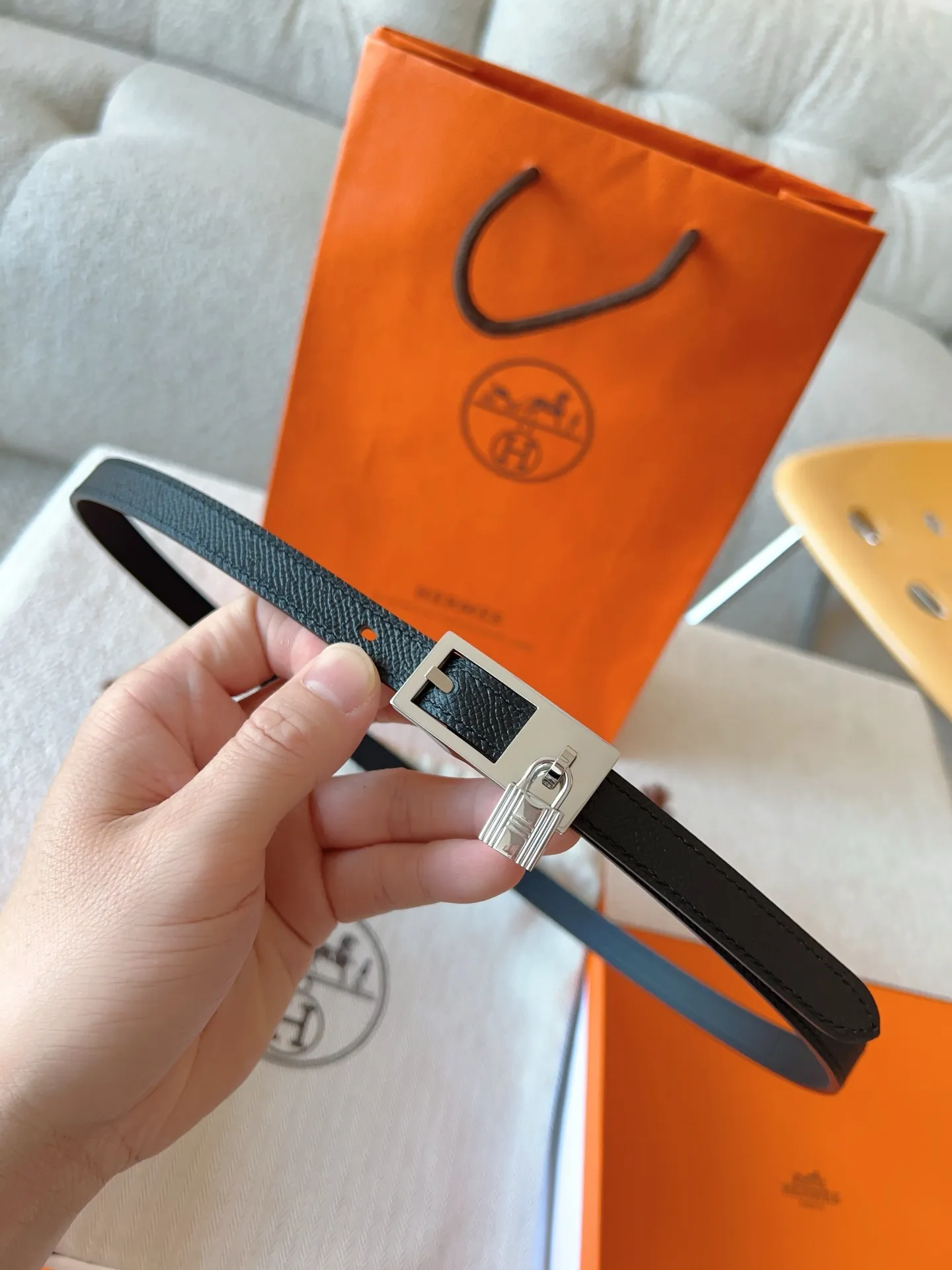 💰520💰Full set of packaging💰 💍Purchase level Hermes pin buckle series official website synchronized. Reversible leather belt in Swift and Epsom calfskin with metal belt buckle. The Lucky belt features a signature padlock that swings gracefully beneath the belt buckle, creating a fashionable accessory you won't want to put down. Belt width: 1.5cm