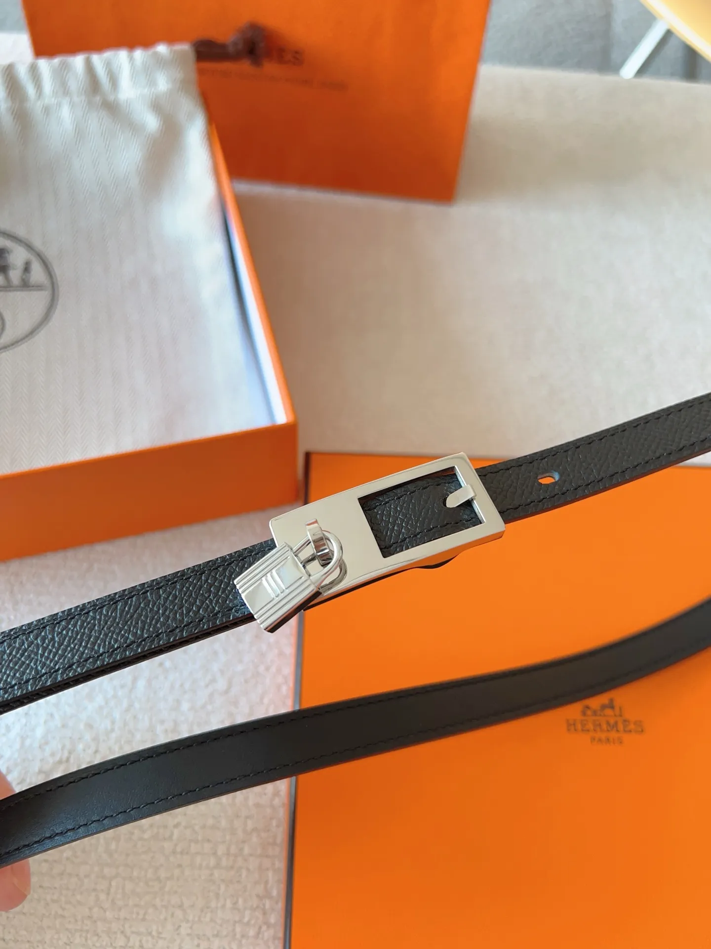 💰520💰Full set of packaging💰 💍Purchase level Hermes pin buckle series official website synchronized. Reversible leather belt in Swift and Epsom calfskin with metal belt buckle. The Lucky belt features a signature padlock that swings gracefully beneath the belt buckle, creating a fashionable accessory you won't want to put down. Belt width: 1.5cm