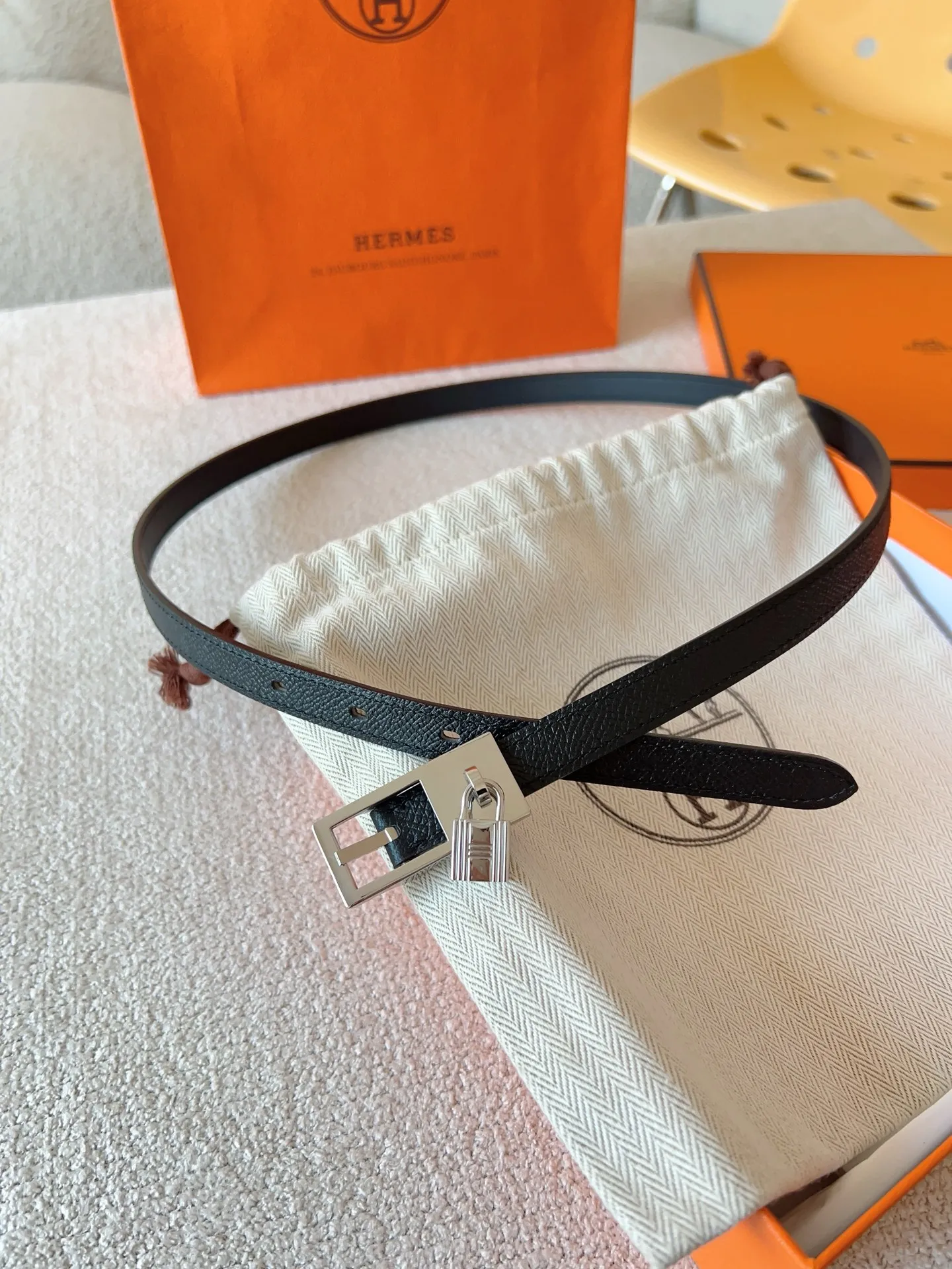 💰520💰Full set of packaging💰 💍Purchase level Hermes pin buckle series official website synchronized. Reversible leather belt in Swift and Epsom calfskin with metal belt buckle. The Lucky belt features a signature padlock that swings gracefully beneath the belt buckle, creating a fashionable accessory you won't want to put down. Belt width: 1.5cm