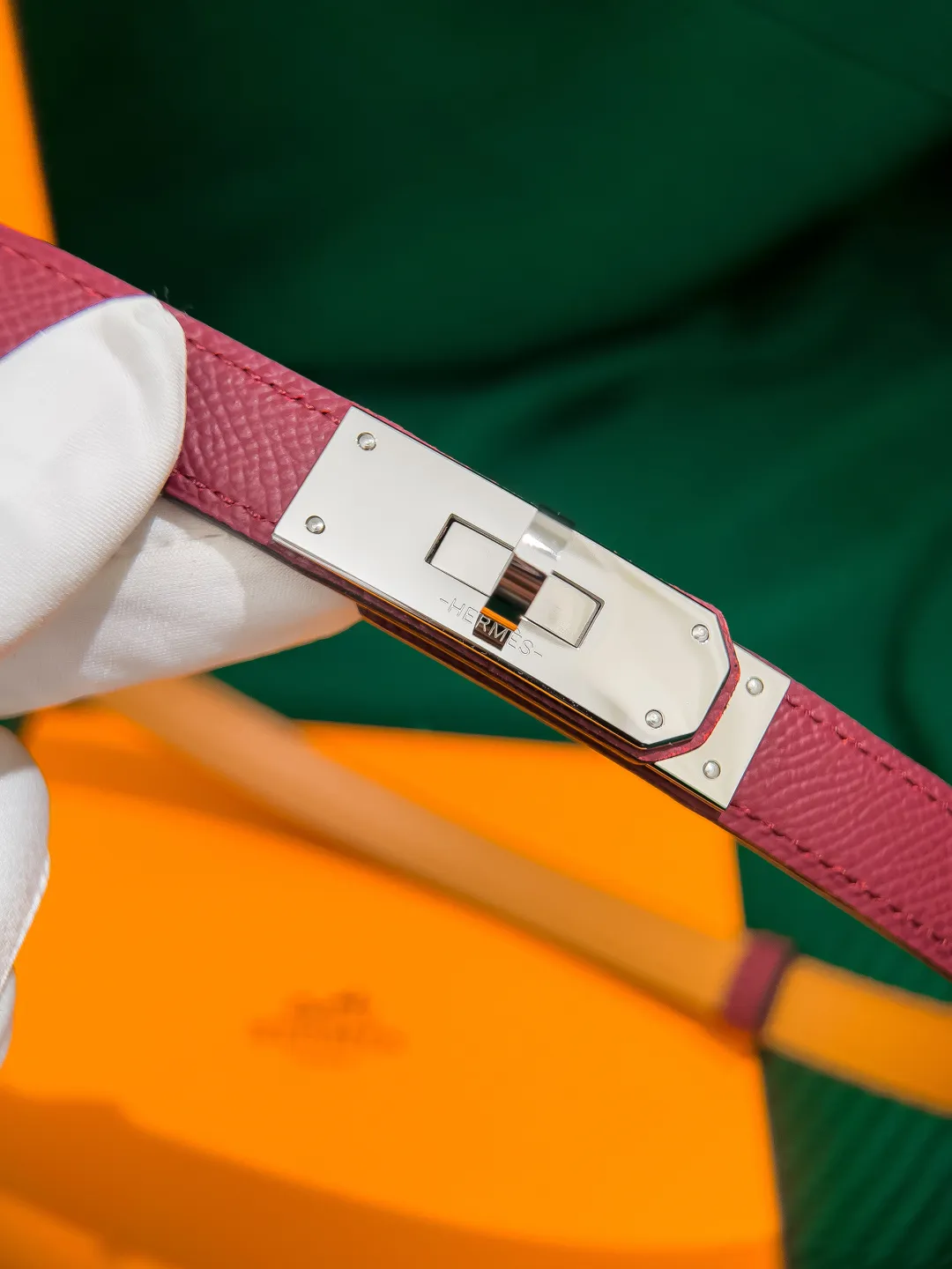 💰498💰Full package💰 💍Purchase level Hermès ⚡️🌹Kelly classic women's belt Width 1.8cm Classic elastic belt (one size fits all) Top layer EP palm print calfskin with golden brown calfskin bottom, semi-hand-sewn. Stainless steel buckle (gold silver)