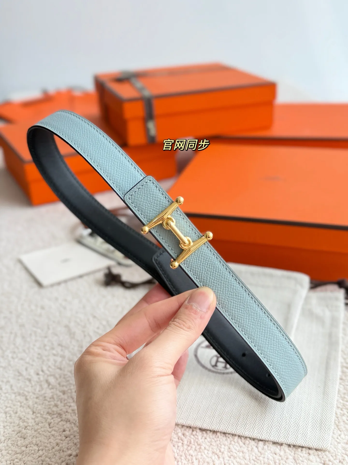 💰440💰Full set of packaging💰 💍Purchase level Hermès Width 2.5cm⚡️🌹Line blue MORS H Fine hardware with imported epsom leather Hermes women's belt is highly praised for its exquisite craftsmanship, high-quality materials and classic design. It is the top choice for women's belts. It is simple and elegant. The product has a delicate feel. It is not only a practical accessory, but also adds highlights to the overall look.