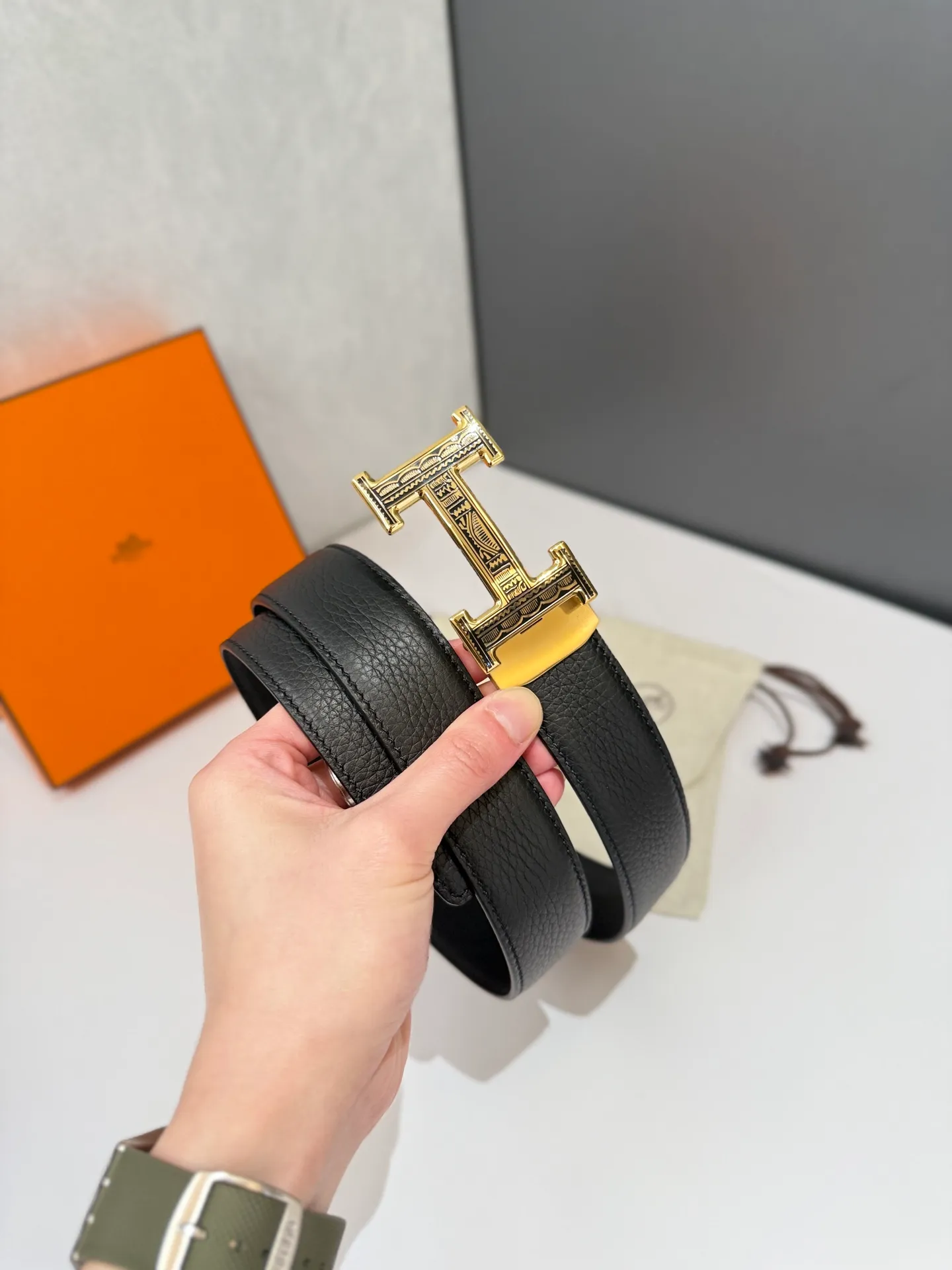 💰460💰Full package💰 💍Purchase level Hermès belt is one of the classic accessories of the luxury brand Hermès, famous for its high-quality leather, exquisite craftsmanship and iconic design. Automatic smooth buckle belt, stainless steel hardware, matching original leather belt body, adjustable length 🔝🔝🔝❤️❤️❤️