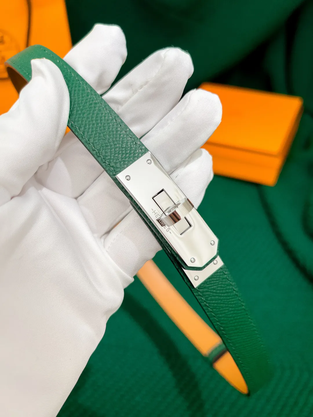 💰498💰Full package💰 💍Purchase level Hermès ⚡️🌹Kelly classic women's belt Width 1.8cm Classic elastic belt (one size fits all) Top layer EP palm print calfskin with golden brown calfskin bottom, semi-hand-sewn. Stainless steel buckle (gold silver)