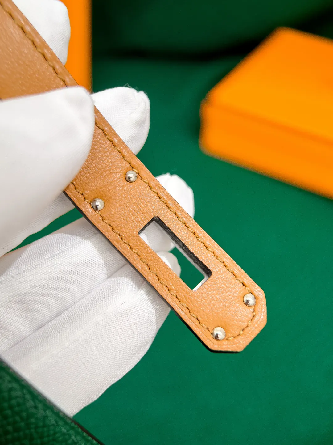 💰498💰Full package💰 💍Purchase level Hermès ⚡️🌹Kelly classic women's belt Width 1.8cm Classic elastic belt (one size fits all) Top layer EP palm print calfskin with golden brown calfskin bottom, semi-hand-sewn. Stainless steel buckle (gold silver)