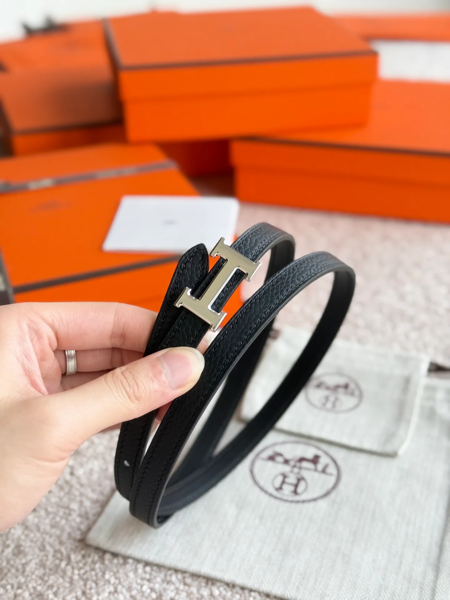 💰420💰Full package💰 💍Purchase level Hermès ⚡️🌹Mini H 5382 Fine hardware with imported togo leather Width 13MM Hermes women's belt is highly praised for its exquisite craftsmanship, high-quality materials and classic design. It is the top choice for women's belts. It is simple and elegant. The product has a delicate feel. It is not only a practical accessory, but also adds highlights to the overall look ♥️