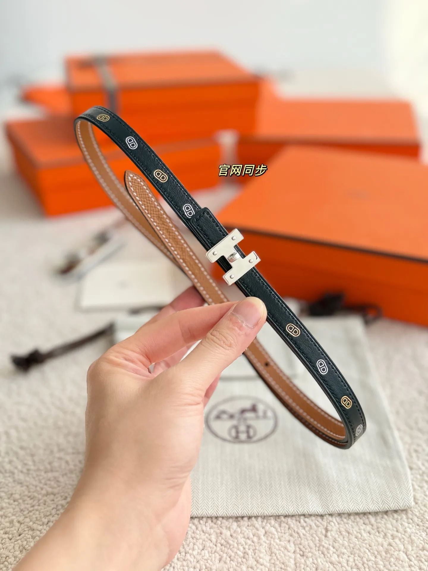 💰440💰Full package💰 💍Purchase level Hermès⚡️🌹RUBAN boutique hardware with imported Epsom leather, width 1.3cm Hermes women's belt is highly praised for its exquisite craftsmanship, high-quality materials and classic design. It is the top choice for women's belts. It is simple and elegant. The product has a delicate feel. It is not only a practical accessory, but also adds highlights to the overall look.