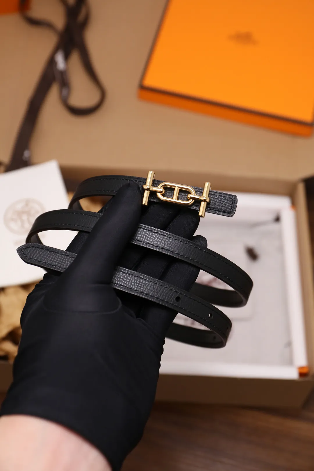 💰420💰Full package💰 💍Purchase grade Hermès⚡️🌹Width 1.3cm, first layer ep palmprint calfskin with plain calfskin base, double-sided. Dupu's diagonal stitching, Italian Finnis oil edges, and fine workmanship. Button head: pure copper, pure steel buckle (gold, silver) Size: 90-110cm