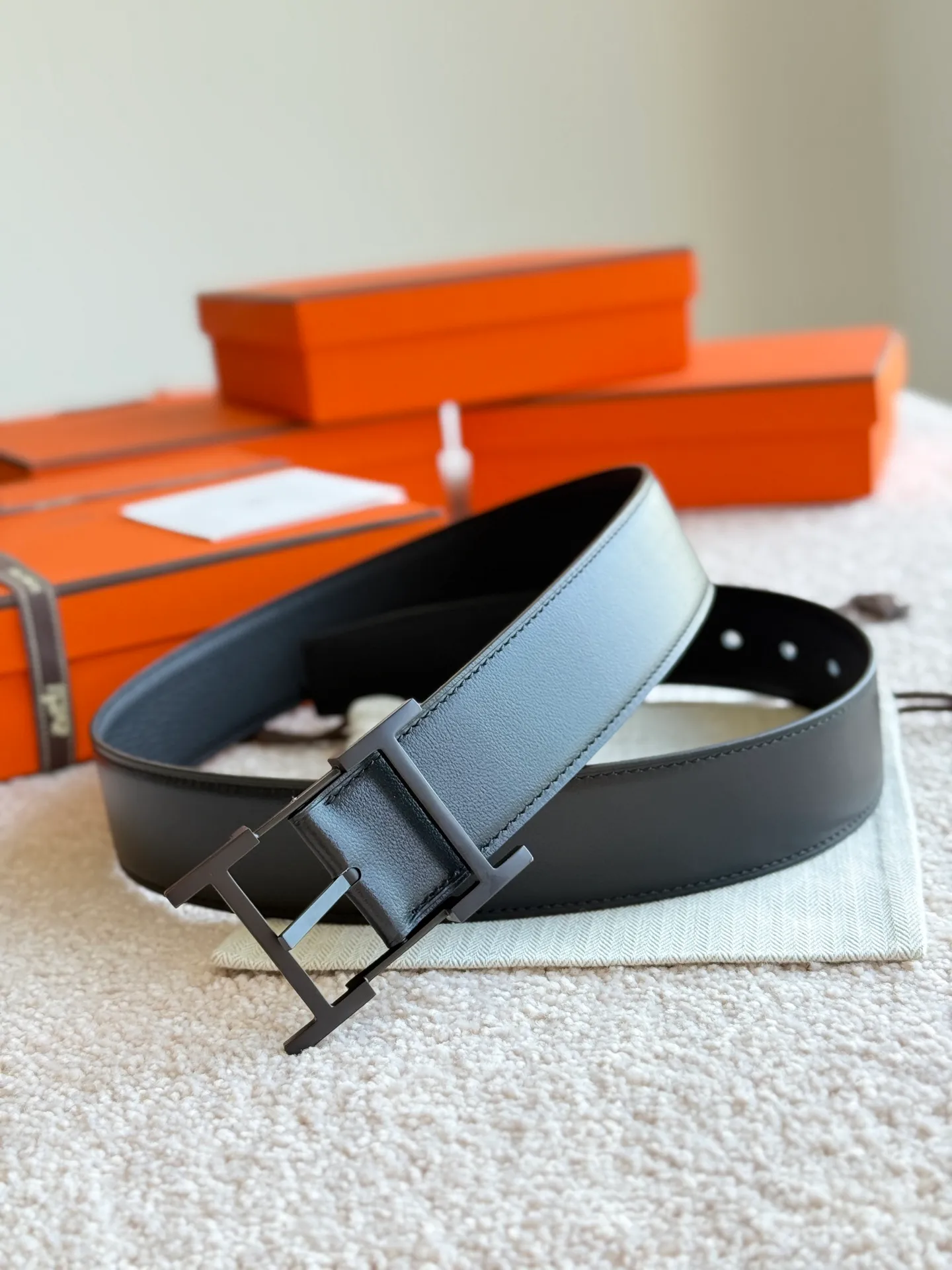 💰520💰Full set of packaging💰 💍Purchasing agent level Hermes⚡️🌹The counter sister recommends sharing Black Samurai belt, width 38mm, high-quality double-sided original leather with fine pin buckle, high-quality high-quality⚡️🌹Seiko production, detailed pictures, gold medal sales counter sister real-life shooting, high-end luxury