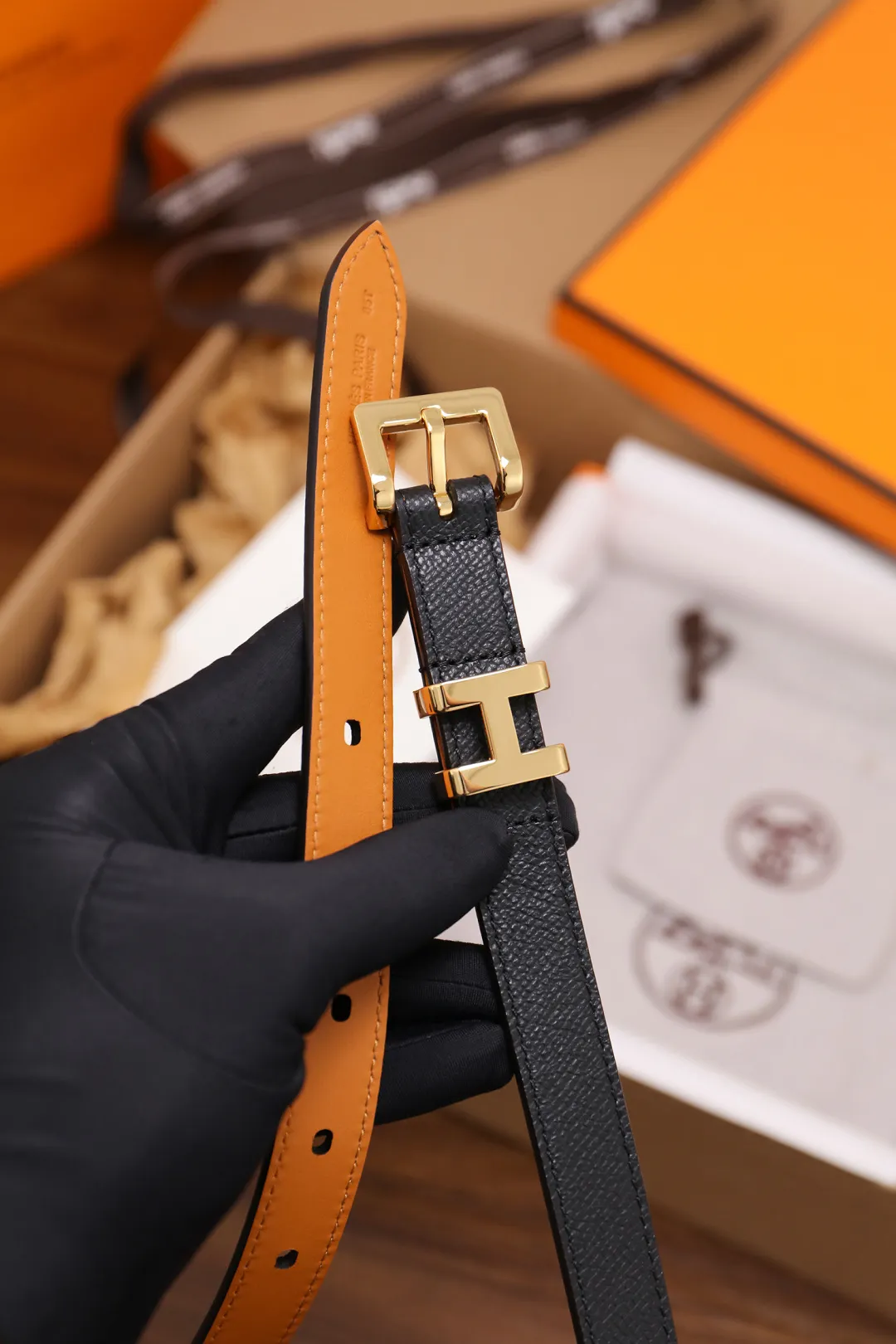 💰480💰Full package💰 💍Purchase level Hermès ⚡️🌹Ladies belt, width 2.0CM, top layer EP palm print calfskin with imported leather sole, fine workmanship, good quality. It's the perfect choice to pair with dresses and casual pants. Color; three colors, buckle: gold, silver, size: 90-110CM