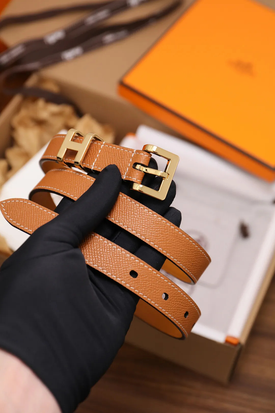 💰480💰Full package💰 💍Purchase level Hermès ⚡️🌹Ladies belt, width 2.0CM, top layer EP palm print calfskin with imported leather sole, fine workmanship, good quality. It's the perfect choice to pair with dresses and casual pants. Color; three colors, buckle: gold, silver, size: 90-110CM