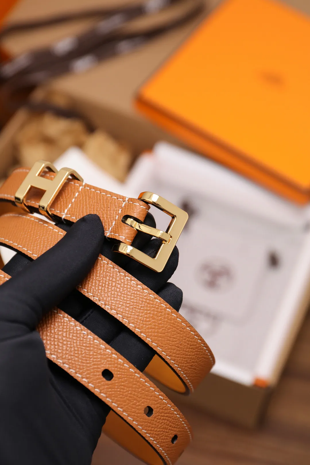💰480💰Full package💰 💍Purchase level Hermès ⚡️🌹Ladies belt, width 2.0CM, top layer EP palm print calfskin with imported leather sole, fine workmanship, good quality. It's the perfect choice to pair with dresses and casual pants. Color; three colors, buckle: gold, silver, size: 90-110CM