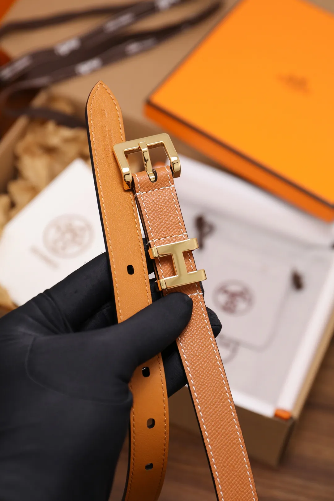 💰480💰Full package💰 💍Purchase level Hermès ⚡️🌹Ladies belt, width 2.0CM, top layer EP palm print calfskin with imported leather sole, fine workmanship, good quality. It's the perfect choice to pair with dresses and casual pants. Color; three colors, buckle: gold, silver, size: 90-110CM