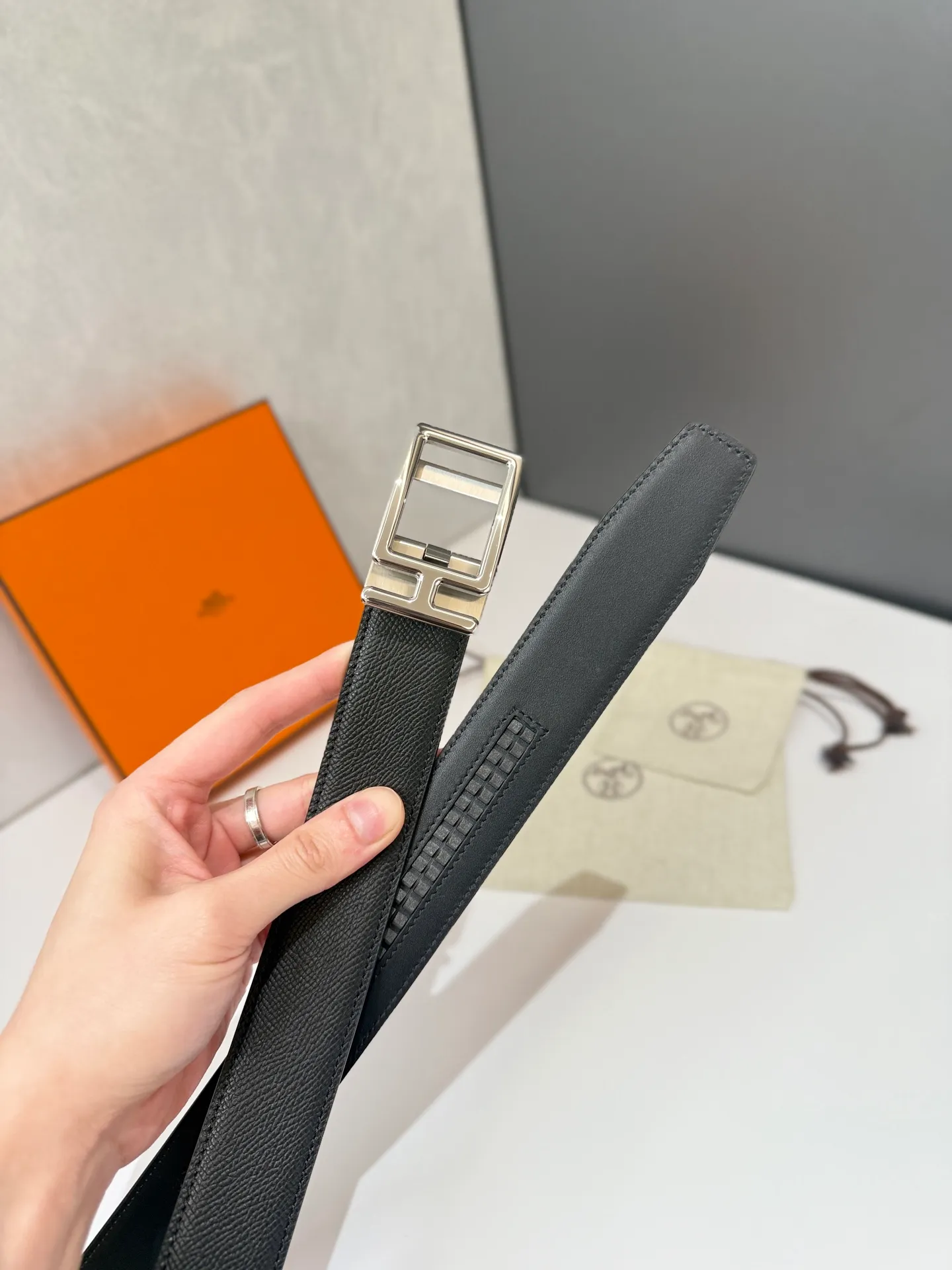 💰460💰Full package💰 💍Purchase level Hermès belt is one of the classic accessories of the luxury brand Hermès, famous for its high-quality leather, exquisite craftsmanship and iconic design. Automatic smooth buckle belt, stainless steel hardware, matching original leather belt body, adjustable length 🔝🔝🔝❤️❤️❤️