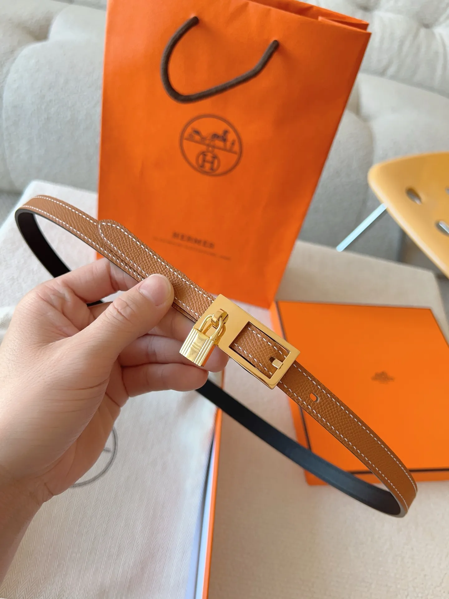 💰520💰Full set of packaging💰 💍Purchase level Hermes pin buckle series official website synchronized. Reversible leather belt in Swift and Epsom calfskin with metal belt buckle. The Lucky belt features a signature padlock that swings gracefully beneath the belt buckle, creating a fashionable accessory you won't want to put down. Belt width: 1.5cm