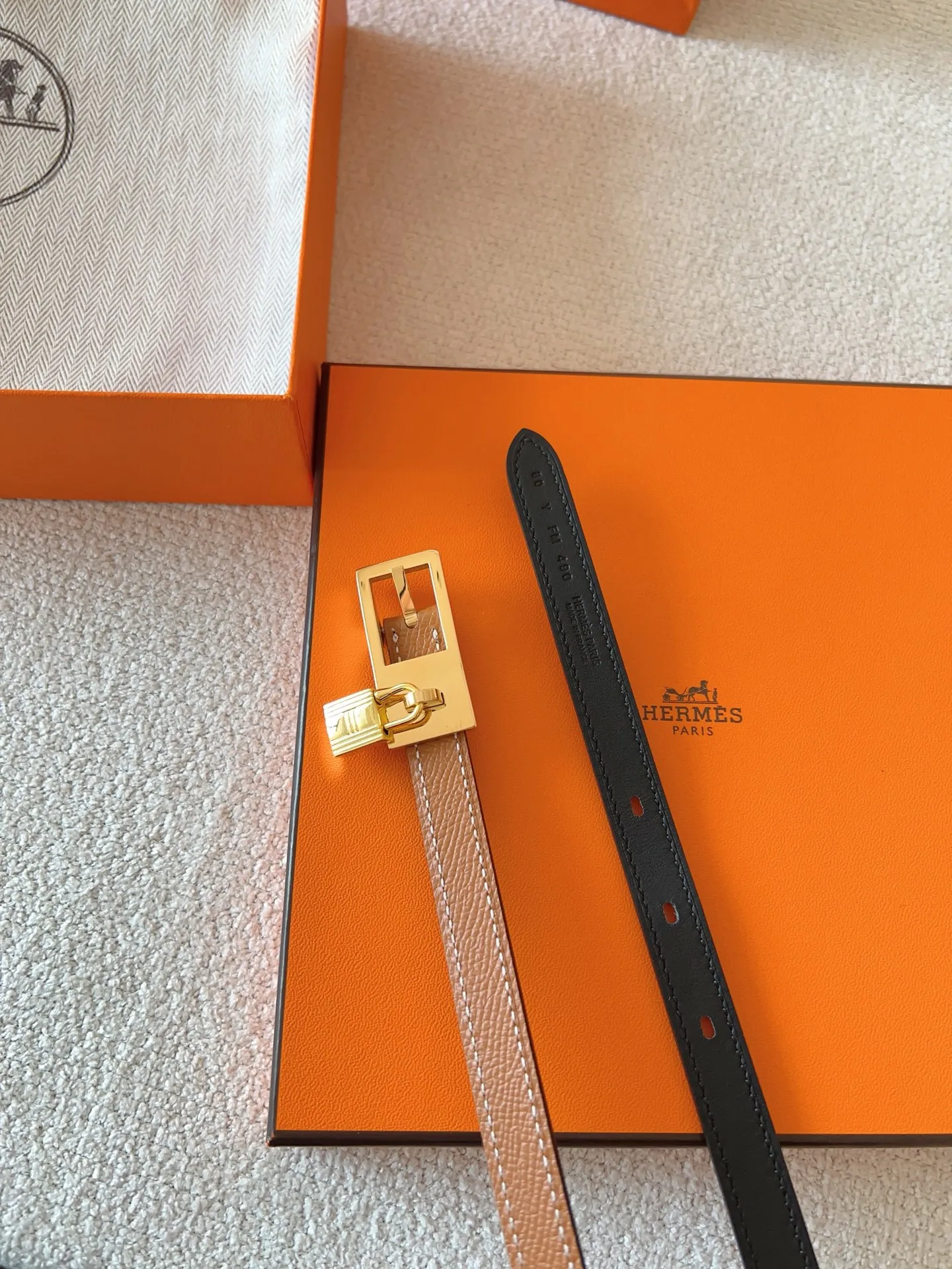 💰520💰Full set of packaging💰 💍Purchase level Hermes pin buckle series official website synchronized. Reversible leather belt in Swift and Epsom calfskin with metal belt buckle. The Lucky belt features a signature padlock that swings gracefully beneath the belt buckle, creating a fashionable accessory you won't want to put down. Belt width: 1.5cm