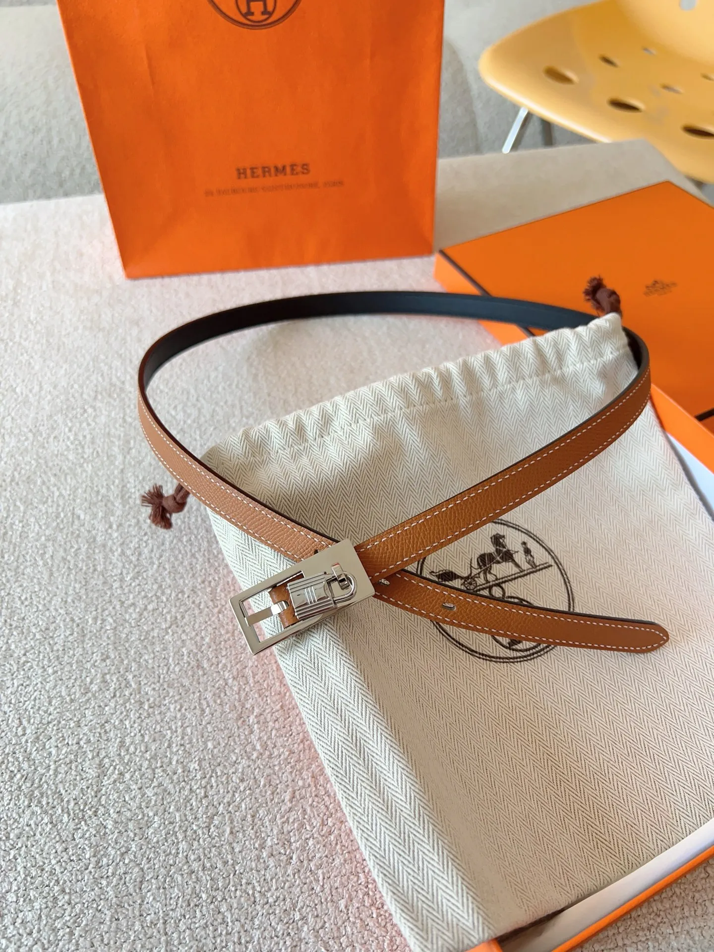 💰520💰Full set of packaging💰 💍Purchase level Hermes pin buckle series official website synchronized. Reversible leather belt in Swift and Epsom calfskin with metal belt buckle. The Lucky belt features a signature padlock that swings gracefully beneath the belt buckle, creating a fashionable accessory you won't want to put down. Belt width: 1.5cm