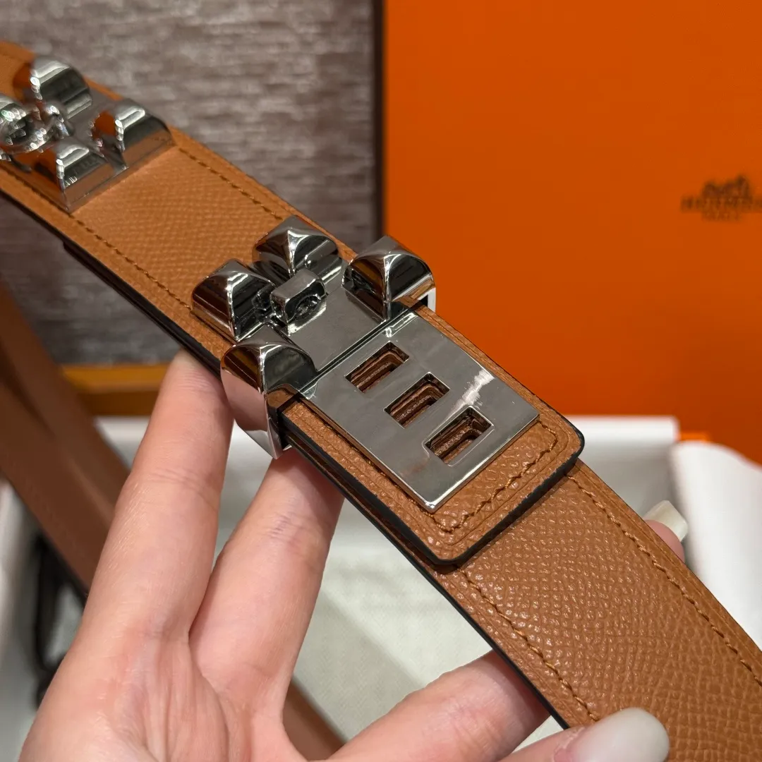 💰560💰Full package💰 💍Purchase level Hermès ⚡️🌹Collier de Chien 32 belt Crocodile🐊 embossed calfskin belt with metal belt buckle. This Collier de Chien belt continues the rock style and has been upgraded. The narrow design highlights daily fashion. Width: 32mm