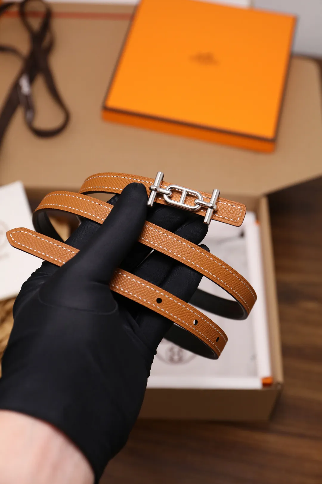 💰420💰Full package💰 💍Purchase grade Hermès⚡️🌹Width 1.3cm, first layer ep palmprint calfskin with plain calfskin base, double-sided. Dupu's diagonal stitching, Italian Finnis oil edges, and fine workmanship. Button head: pure copper, pure steel buckle (gold, silver) Size: 90-110cm