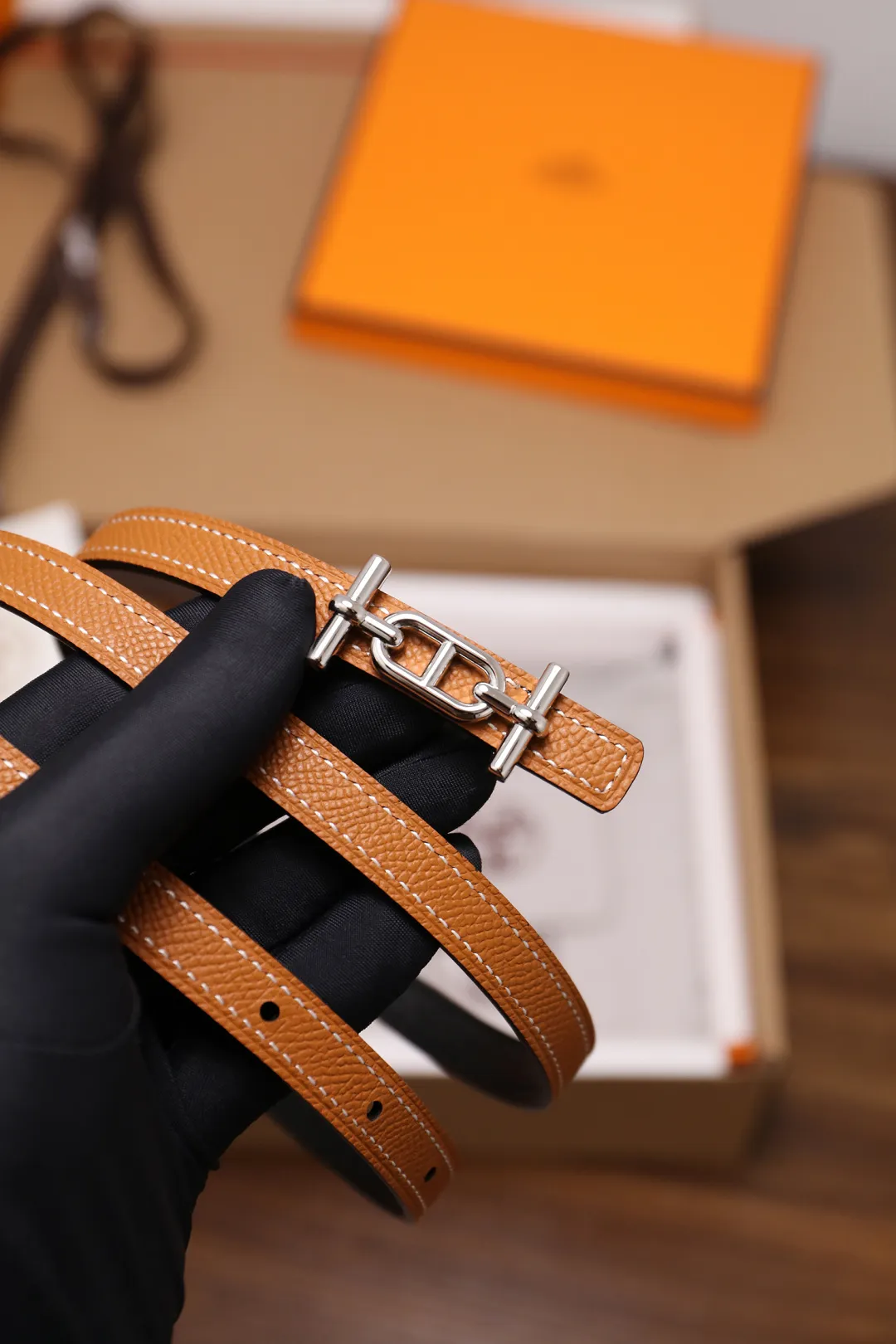 💰420💰Full package💰 💍Purchase grade Hermès⚡️🌹Width 1.3cm, first layer ep palmprint calfskin with plain calfskin base, double-sided. Dupu's diagonal stitching, Italian Finnis oil edges, and fine workmanship. Button head: pure copper, pure steel buckle (gold, silver) Size: 90-110cm