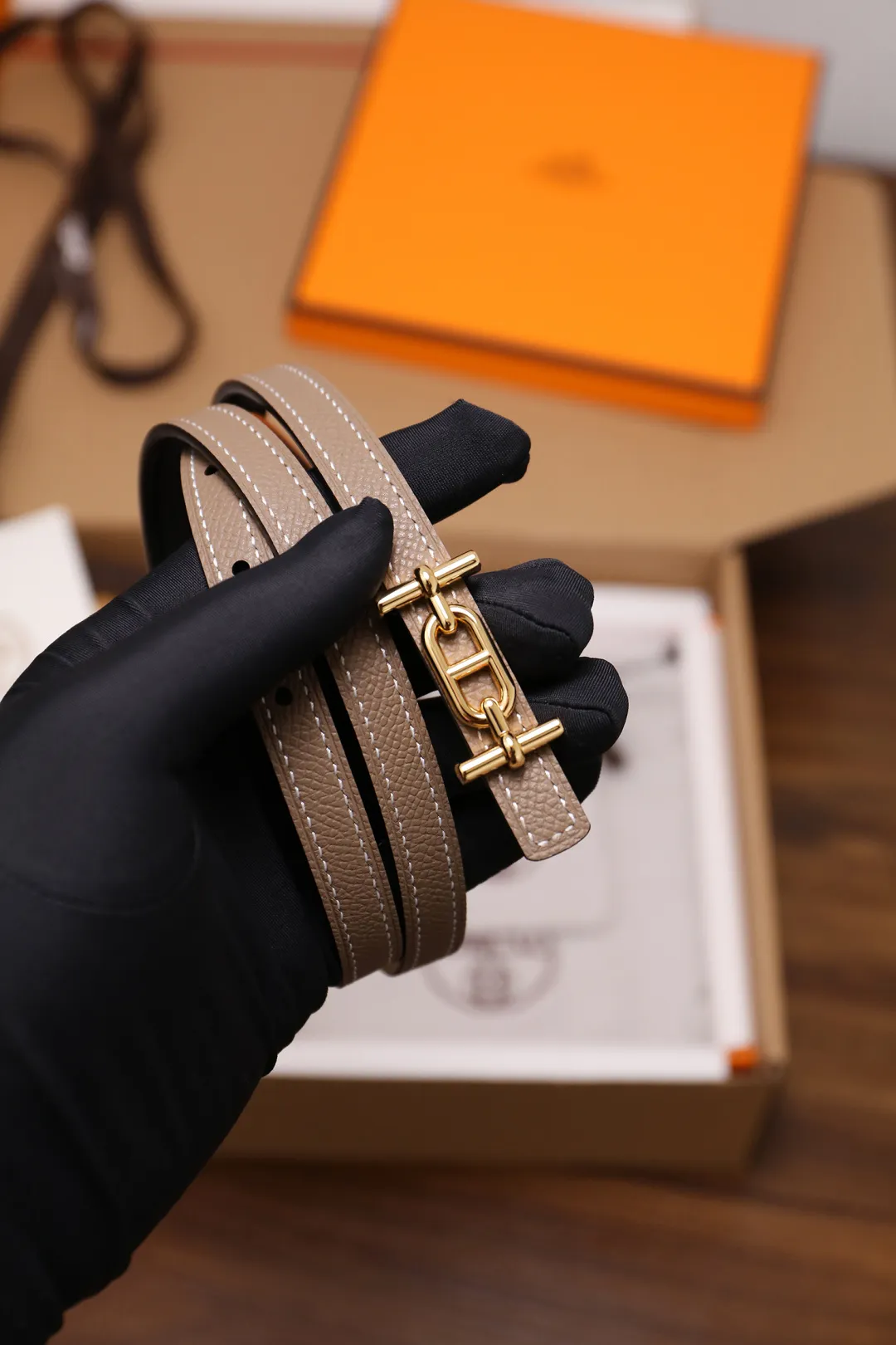 💰420💰Full package💰 💍Purchase grade Hermès⚡️🌹Width 1.3cm, first layer ep palmprint calfskin with plain calfskin base, double-sided. Dupu's diagonal stitching, Italian Finnis oil edges, and fine workmanship. Button head: pure copper, pure steel buckle (gold, silver) Size: 90-110cm