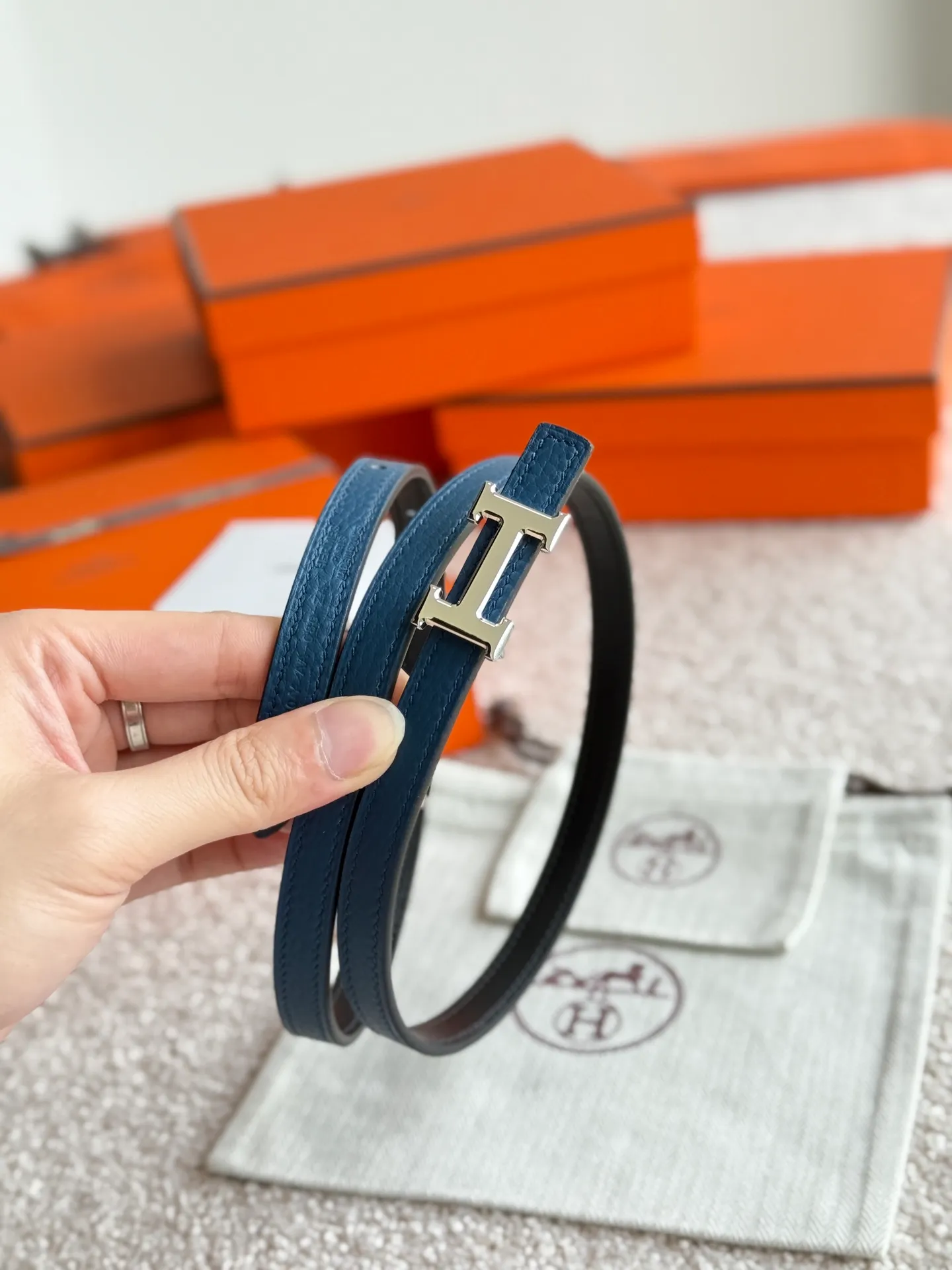 💰420💰Full package💰 💍Purchase level Hermès ⚡️🌹Mini H 5382 Fine hardware with imported togo leather Width 13MM Hermes women's belt is highly praised for its exquisite craftsmanship, high-quality materials and classic design. It is the top choice for women's belts. It is simple and elegant. The product has a delicate feel. It is not only a practical accessory, but also adds highlights to the overall look ♥️