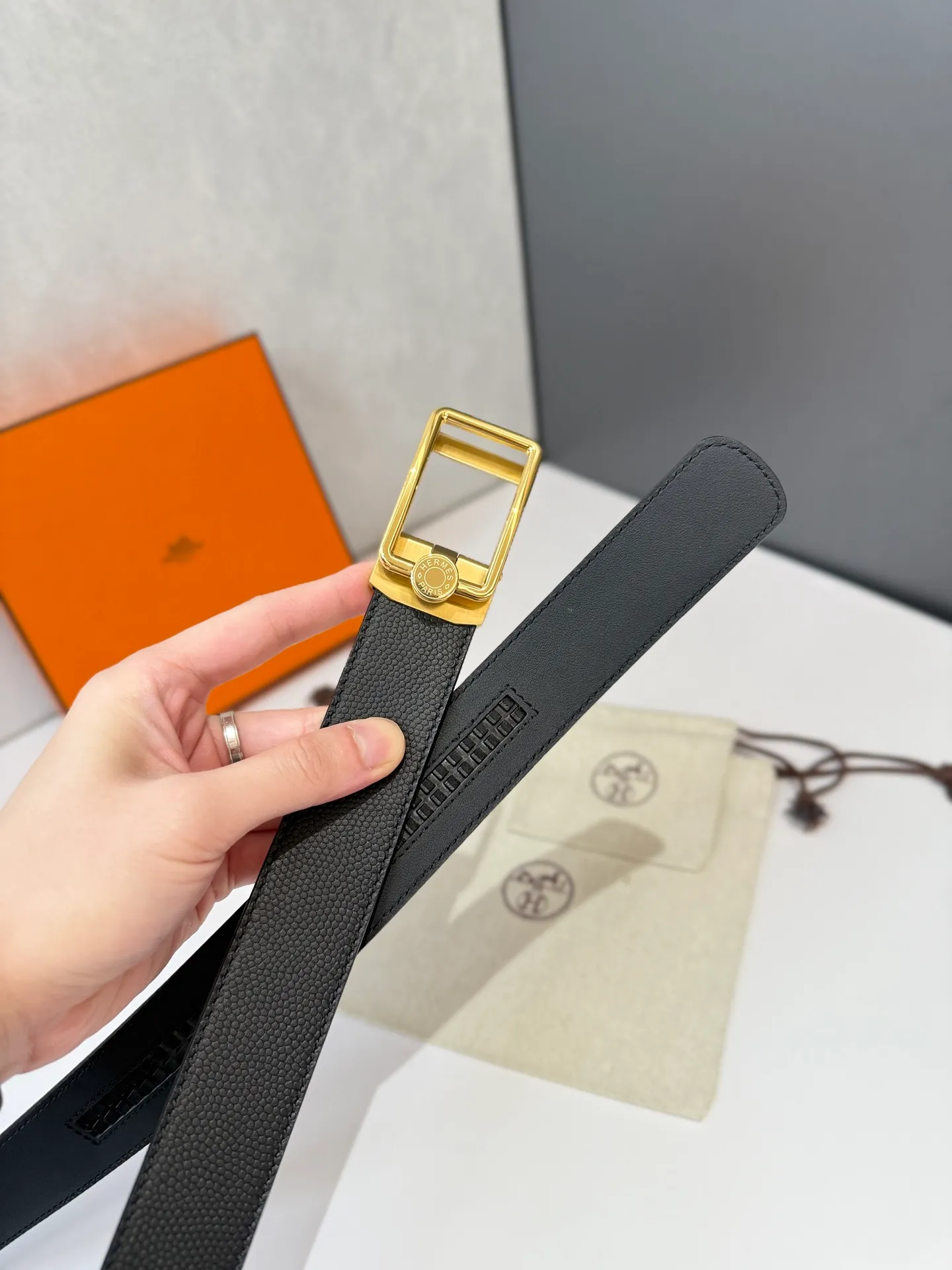 💰460💰Full package💰 💍Purchase level Hermès belt is one of the classic accessories of the luxury brand Hermès, famous for its high-quality leather, exquisite craftsmanship and iconic design. Automatic smooth buckle belt, stainless steel hardware, matching original leather belt body, adjustable length 🔝🔝🔝❤️❤️❤️