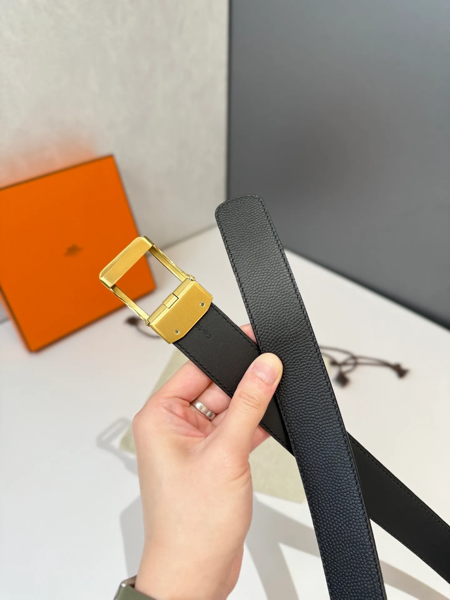 💰460💰Full package💰 💍Purchase level Hermès belt is one of the classic accessories of the luxury brand Hermès, famous for its high-quality leather, exquisite craftsmanship and iconic design. Automatic smooth buckle belt, stainless steel hardware, matching original leather belt body, adjustable length 🔝🔝🔝❤️❤️❤️