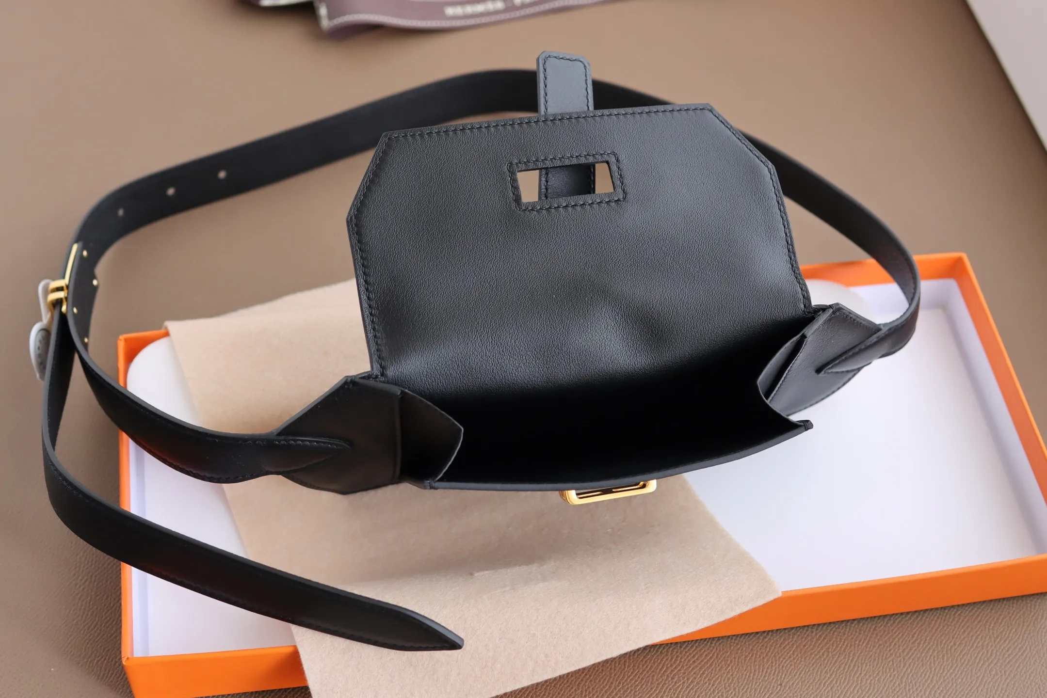 💰3320💰Full set of packaging💰 💍 HERMES original leather handmade ⚡️🌹waist bag/golden brown Elan Pocket 24～belt/size can hold Max large mobile phone, lipstick💄, ID, passport. In addition to being used as a waist bag, it can also be used as a cross-body bag and a chest bag. The size M leather is about 28-31 inches. There is room for length and you can punch holes if needed.