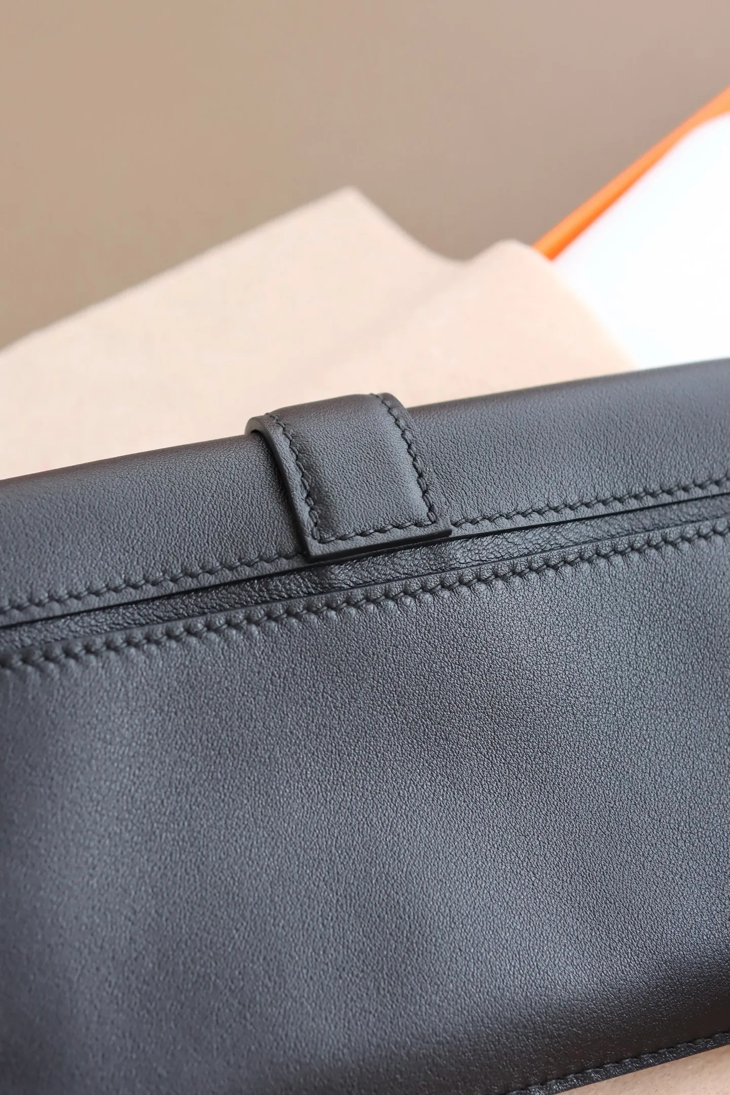 💰3320💰Full set of packaging💰 💍 HERMES original leather handmade ⚡️🌹waist bag/golden brown Elan Pocket 24～belt/size can hold Max large mobile phone, lipstick💄, ID, passport. In addition to being used as a waist bag, it can also be used as a cross-body bag and a chest bag. The size M leather is about 28-31 inches. There is room for length and you can punch holes if needed.