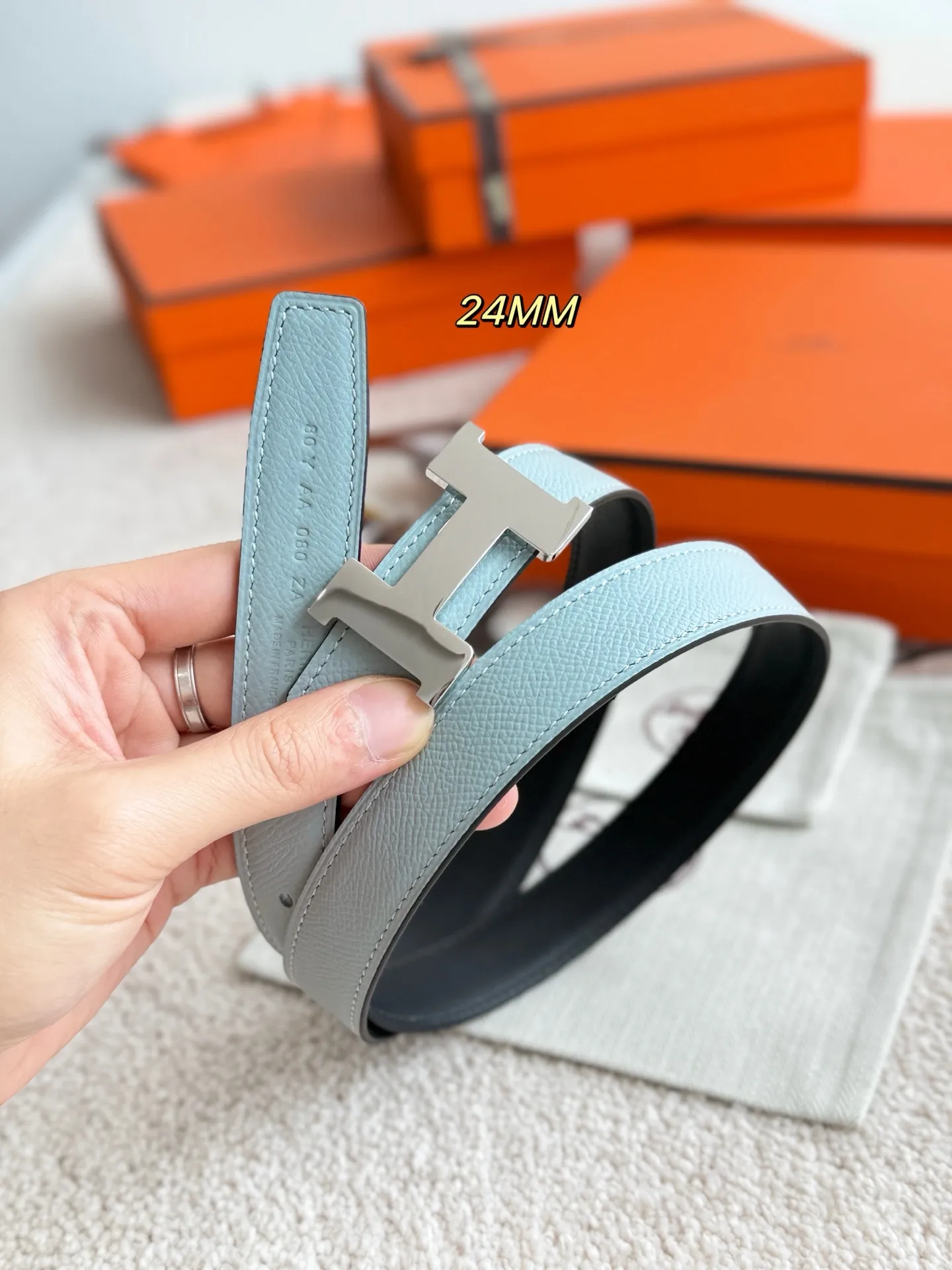 💰440💰Full package💰 💍Purchase level Hermès⚡️🌹Linen blue Mini Constance boutique hardware with imported epsom leather Width 24MM Hermes women's belt is highly praised for its exquisite craftsmanship, high-quality materials and classic design. It is the top choice for women's belts. It is simple and elegant. The product has a delicate feel. It is not only a practical accessory, but also adds highlights to the overall look.