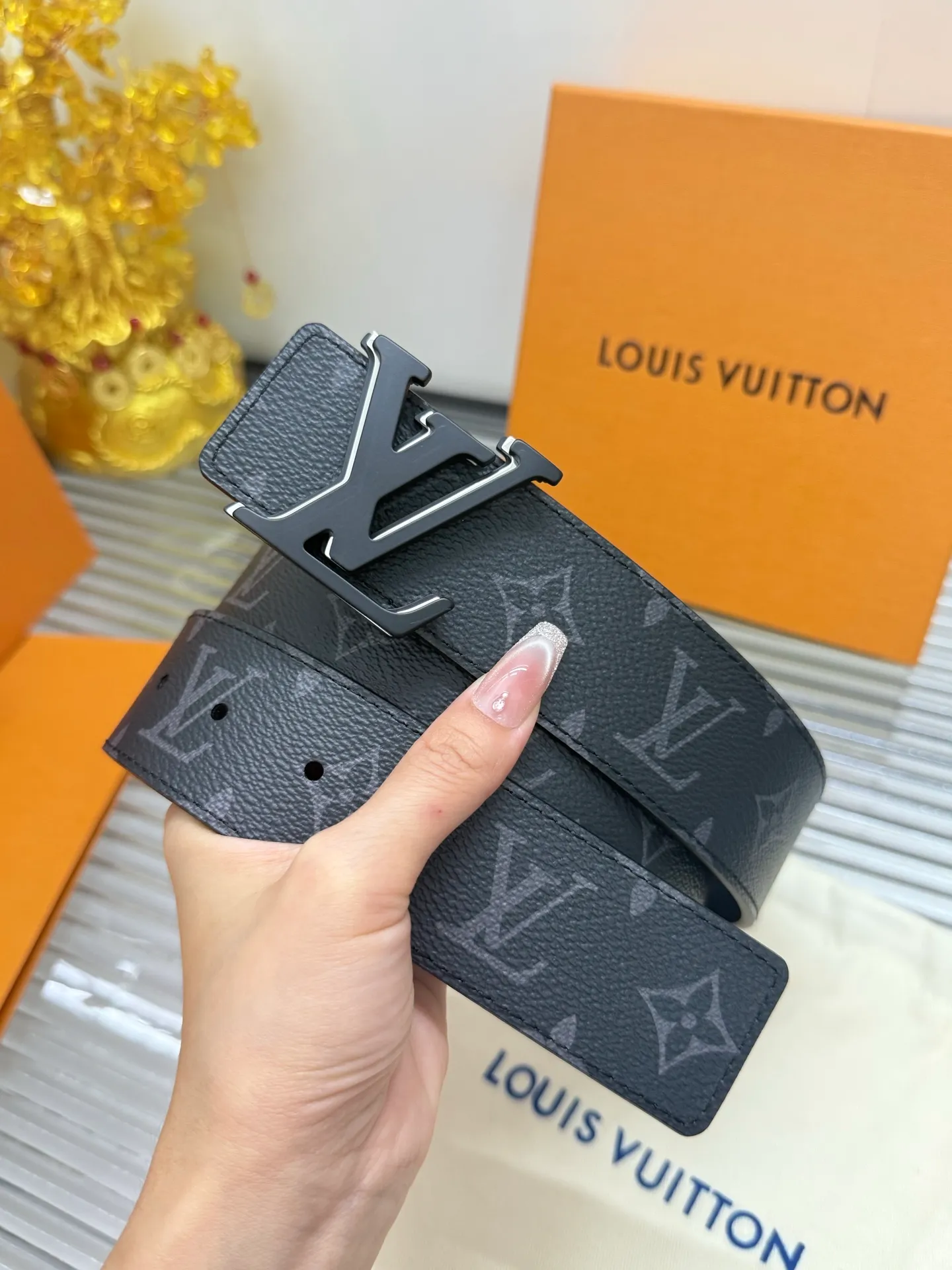 ✅Width: 𝟰.𝟬𝗰𝗺 ❑ Louis Vuitton classic black flower original leather/imported calfskin + fine pure copper hardware buckle💰480