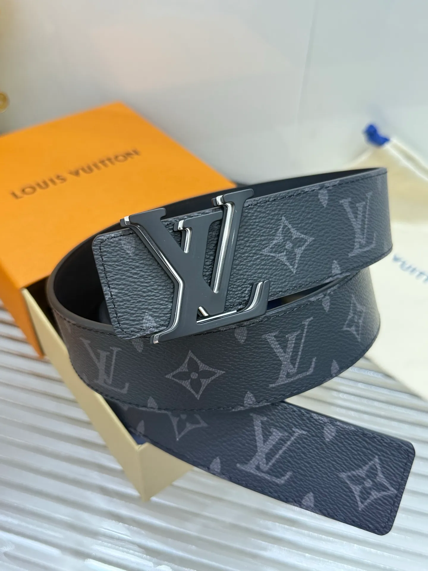 ✅Width: 𝟰.𝟬𝗰𝗺 ❑ Louis Vuitton classic black flower original leather/imported calfskin + fine pure copper hardware buckle💰480