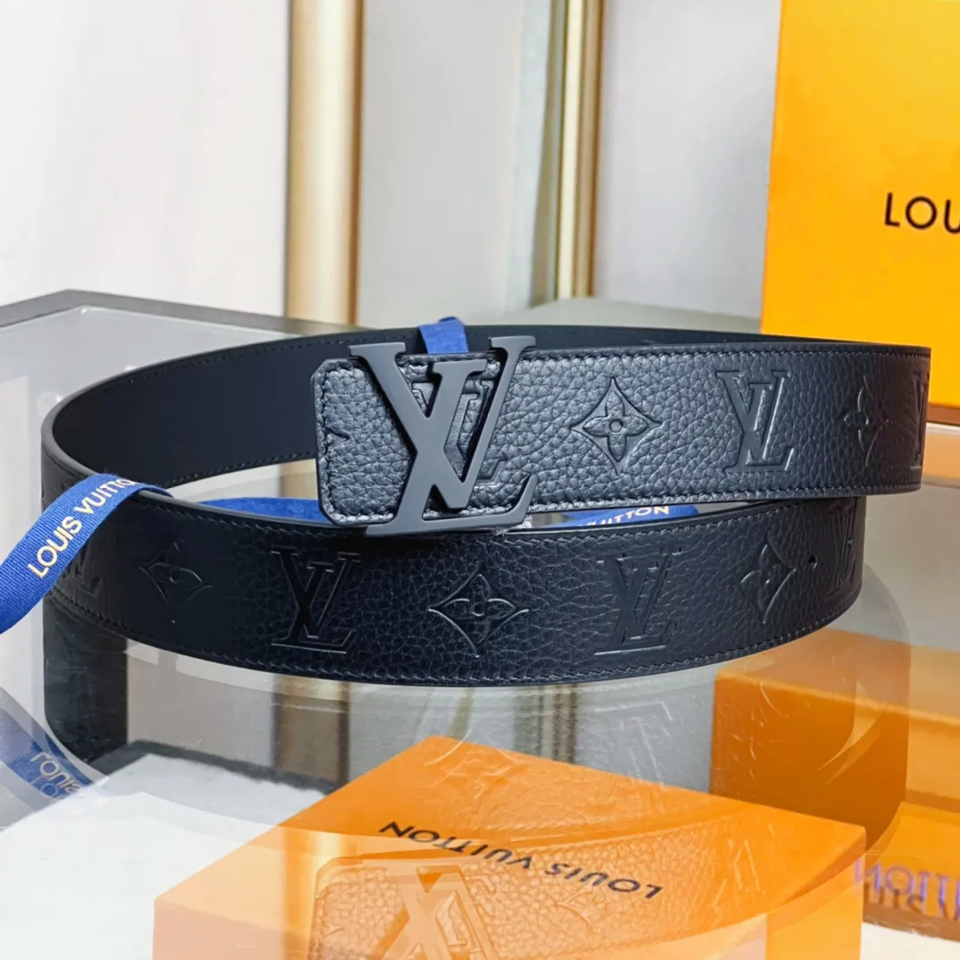 💰480💰Full package💰 💍Purchasing-grade LV M0424 latest model from the counter. This belt is specially tailored for overseas purchasing agents. The upper body is absolutely versatile and stylish! This is not an ordinary product in the market! High-definition details show you the true quality. Wear body 4.0cm