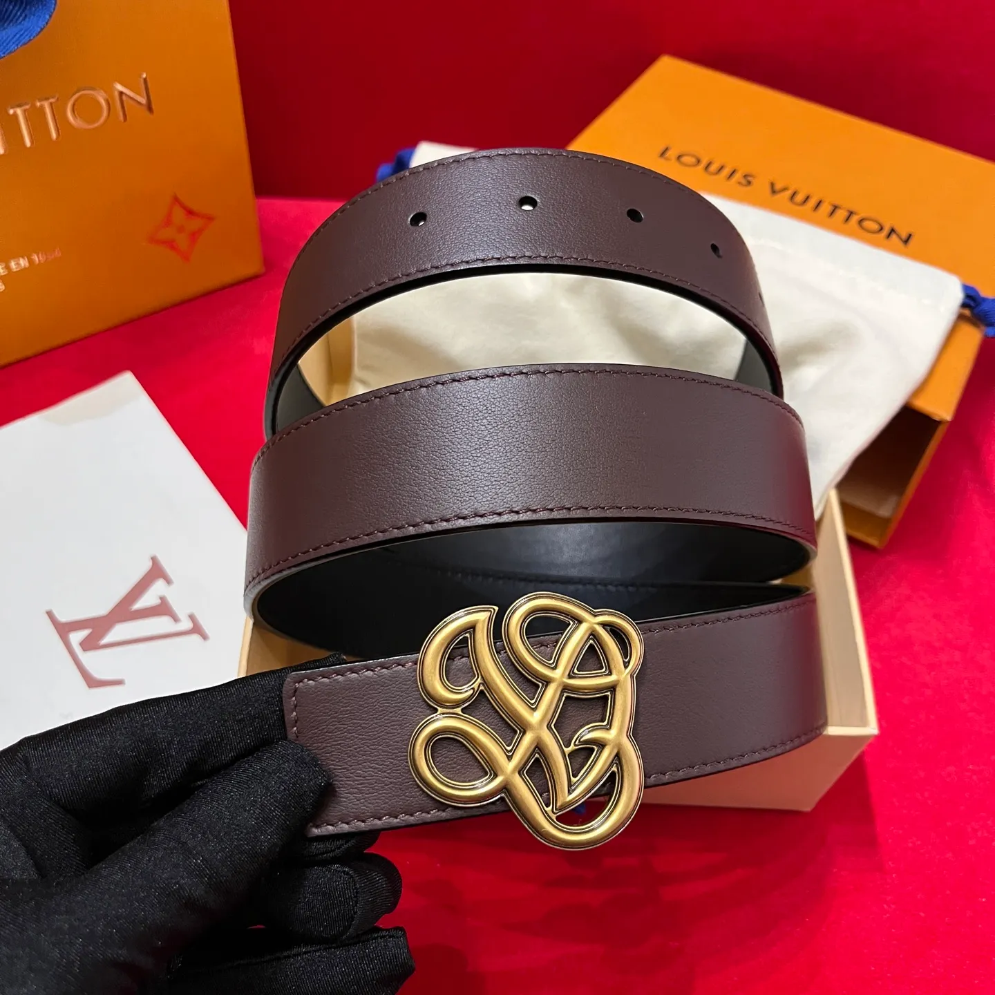 💰560💰Full package💰 💍Purchasing-grade LV⚡️🌹Simple but high-end fashionable✨❗️Donkey brand men’s belt⚡️🌹Width 3.5cm, imported calfskin on both sides, usable on both sides, brand new intricately intertwined exquisite buckles, this is the right choice for those who don’t like exaggerated big logos⚡️🌹