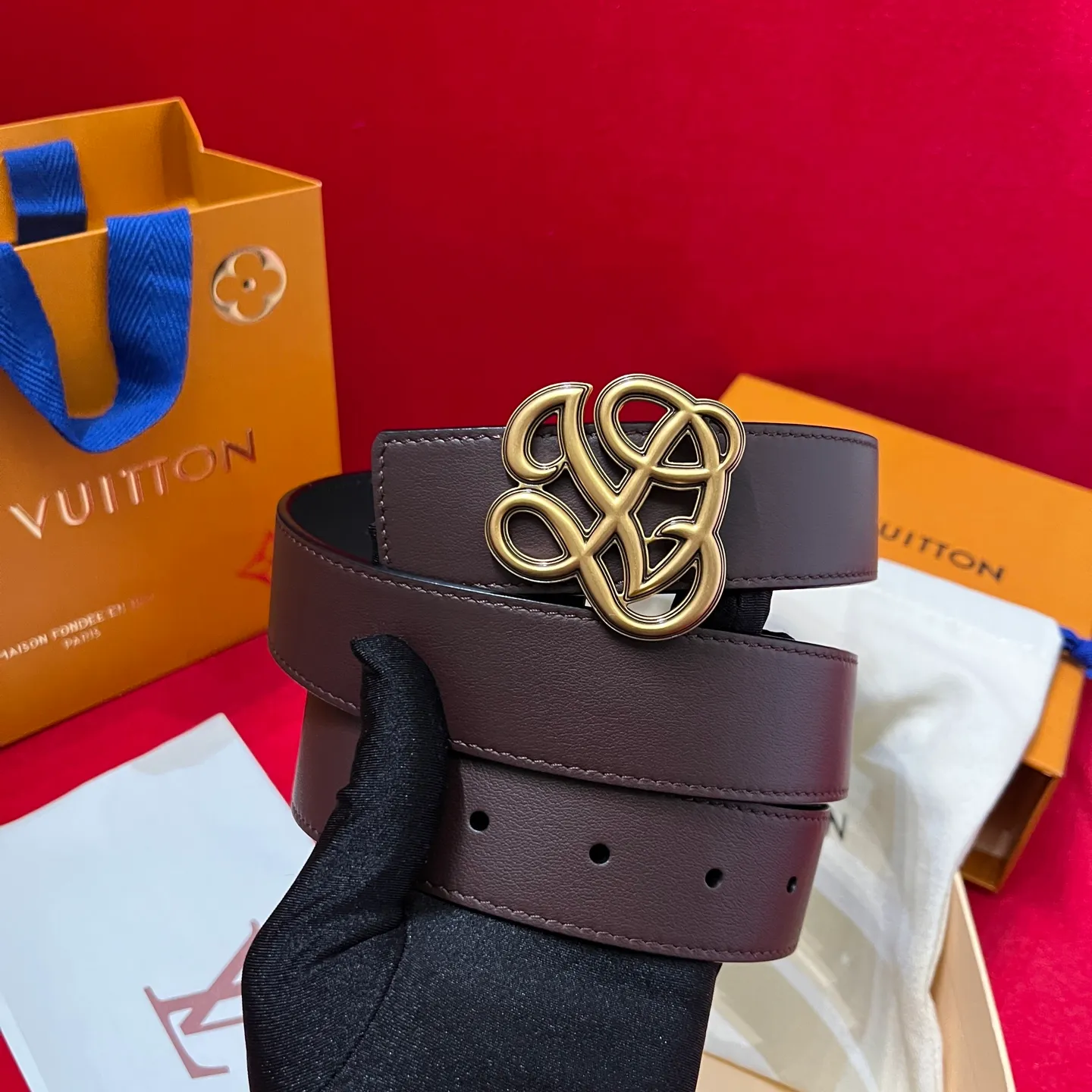 💰560💰Full package💰 💍Purchasing-grade LV⚡️🌹Simple but high-end fashionable✨❗️Donkey brand men’s belt⚡️🌹Width 3.5cm, imported calfskin on both sides, usable on both sides, brand new intricately intertwined exquisite buckles, this is the right choice for those who don’t like exaggerated big logos⚡️🌹