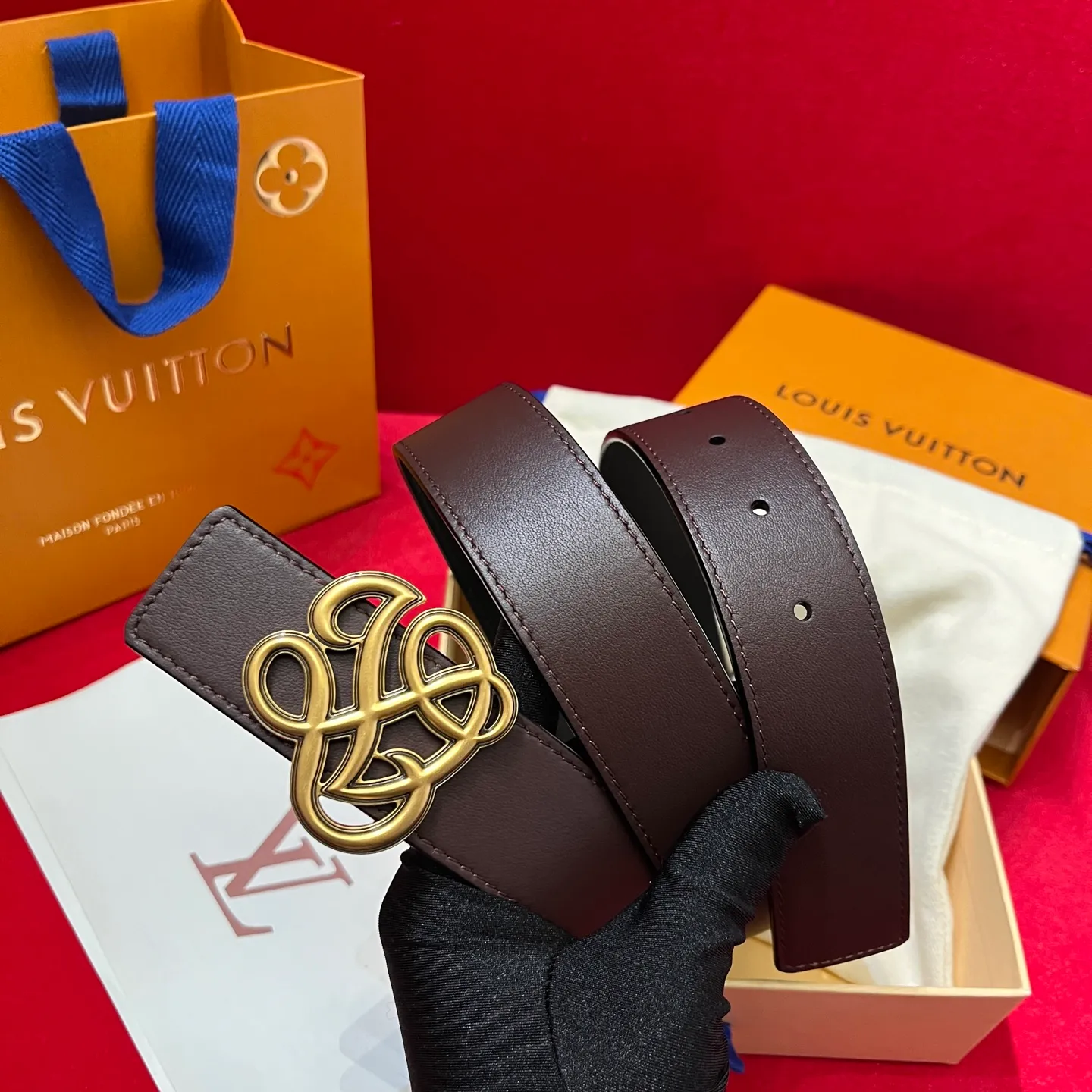 💰560💰Full package💰 💍Purchasing-grade LV⚡️🌹Simple but high-end fashionable✨❗️Donkey brand men’s belt⚡️🌹Width 3.5cm, imported calfskin on both sides, usable on both sides, brand new intricately intertwined exquisite buckles, this is the right choice for those who don’t like exaggerated big logos⚡️🌹