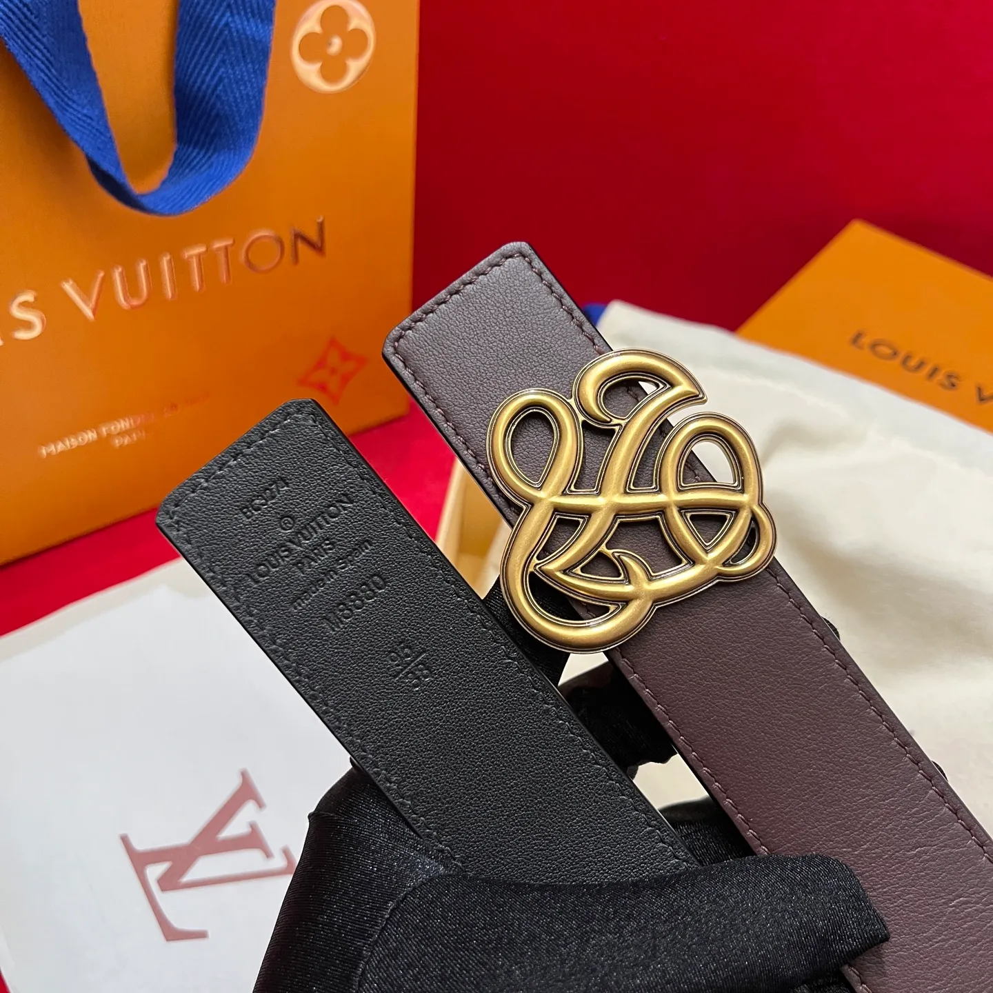 💰560💰Full package💰 💍Purchasing-grade LV⚡️🌹Simple but high-end fashionable✨❗️Donkey brand men’s belt⚡️🌹Width 3.5cm, imported calfskin on both sides, usable on both sides, brand new intricately intertwined exquisite buckles, this is the right choice for those who don’t like exaggerated big logos⚡️🌹