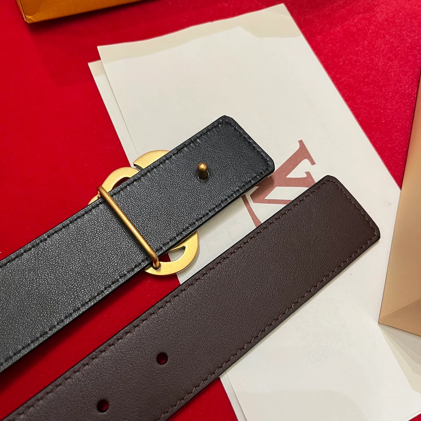 💰560💰Full package💰 💍Purchasing-grade LV⚡️🌹Simple but high-end fashionable✨❗️Donkey brand men’s belt⚡️🌹Width 3.5cm, imported calfskin on both sides, usable on both sides, brand new intricately intertwined exquisite buckles, this is the right choice for those who don’t like exaggerated big logos⚡️🌹