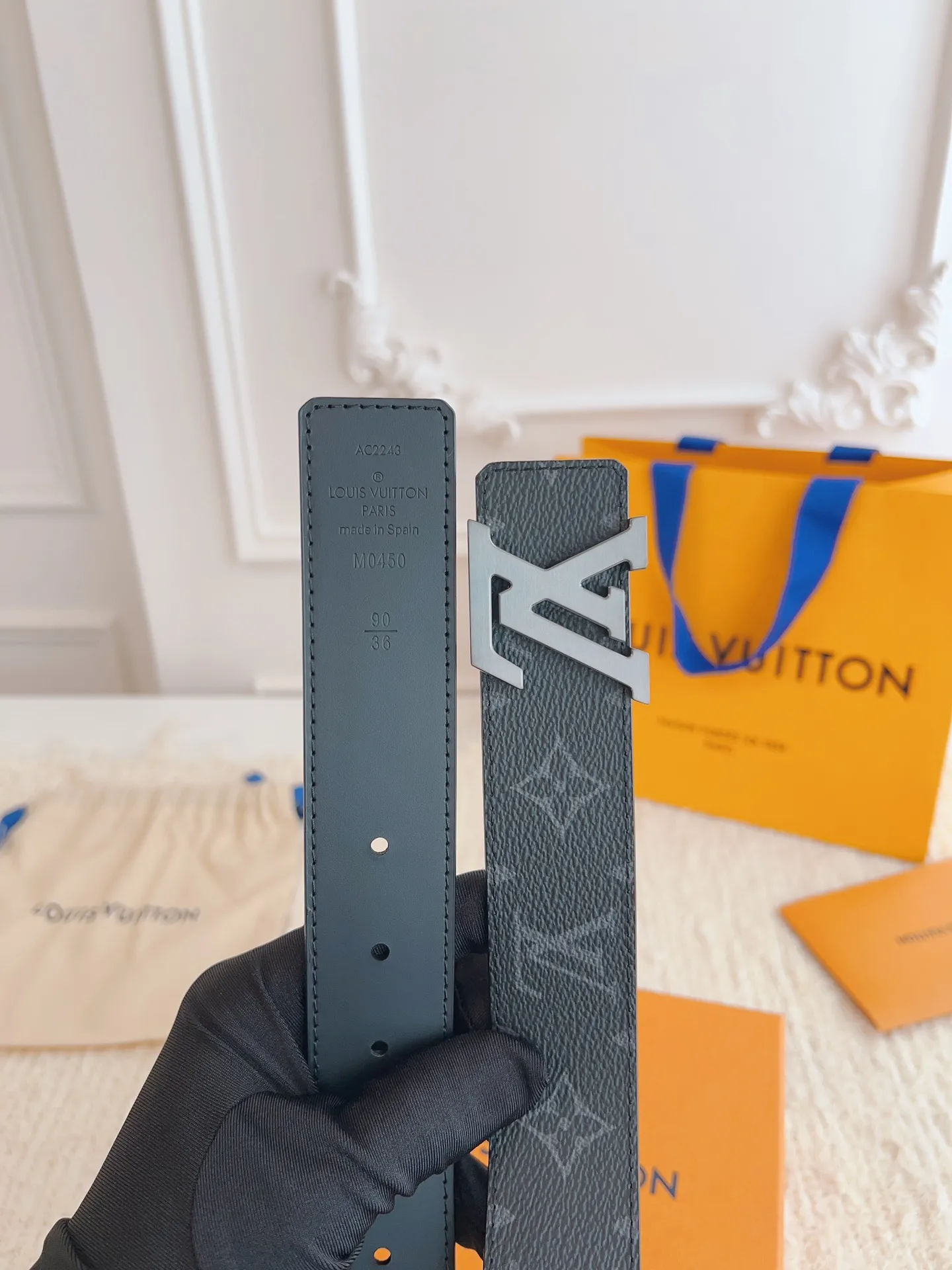 💰480💰Authentic packaging💰 💍Purchasing-grade LV 3.5cm wide M0450, classic black presbyopia, vacuum electroplated brushed gold/brushed gun hanging buckle, double-sided