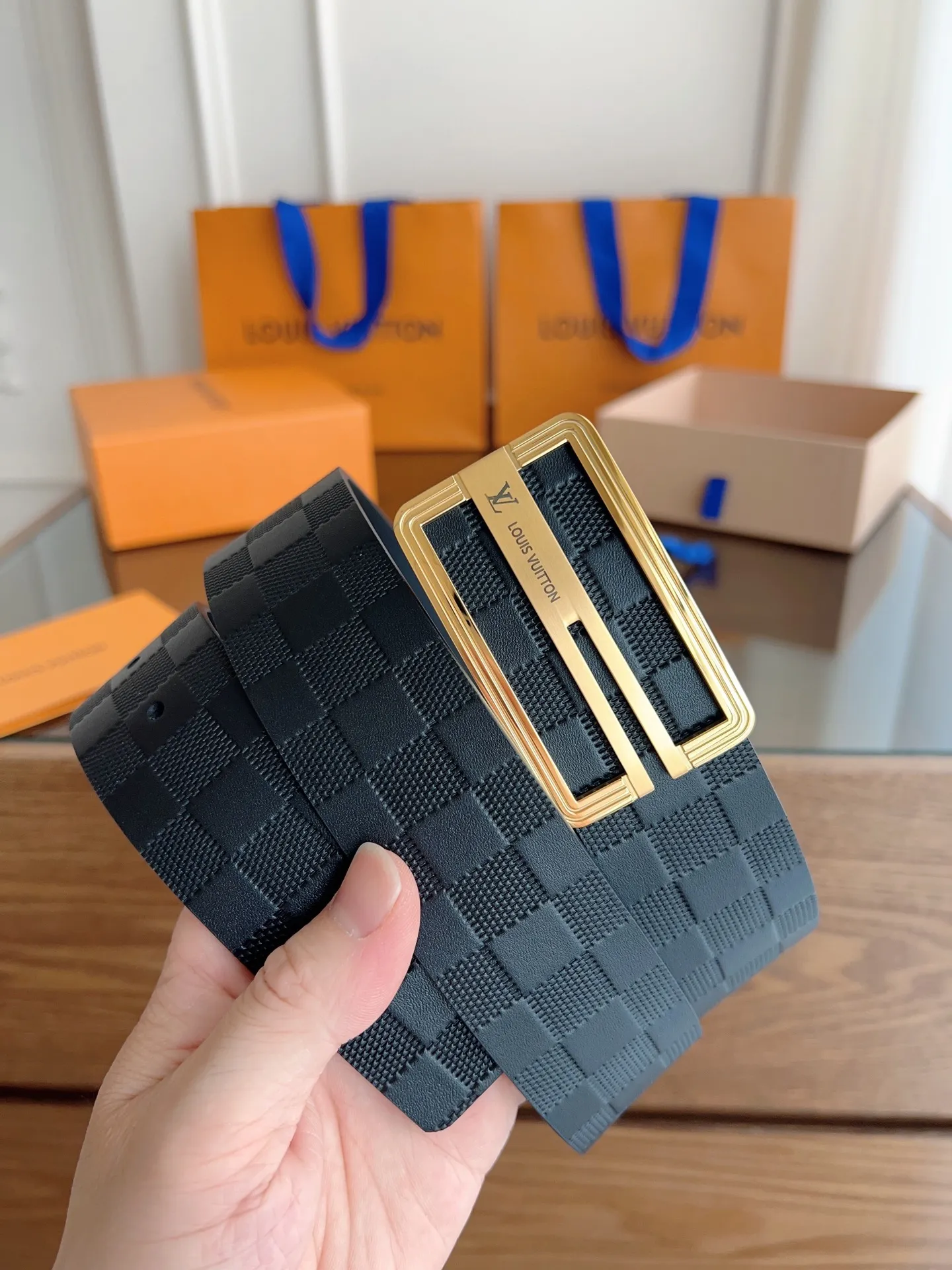 💰480💰Full package💰 💍Purchasing-grade LV Louis Vuitton⚡️🌹Width 3.8cm, double-sided first-layer presbyopic embossing, soft leather. ⚡️🌹Double-sided, fine workmanship, good quality. Button head: stainless steel buckle (gold silver) Size: 100-125cm