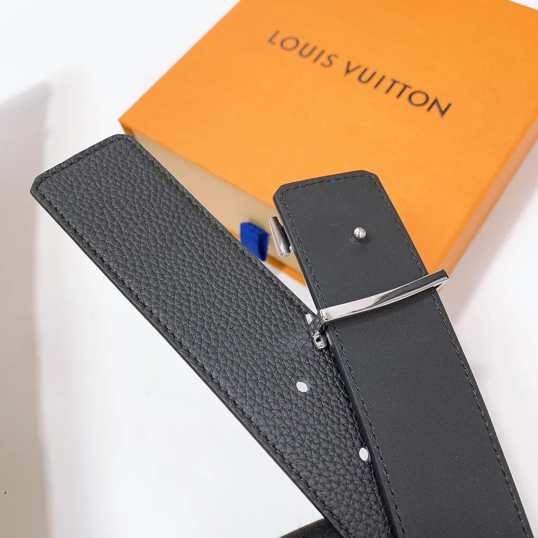💰480💰Full package💰 💍Purchase level Lv imported pebbled cowhide classic men's belt, high-quality stainless steel letter head dual-use hanging buckle belt 4.0cm