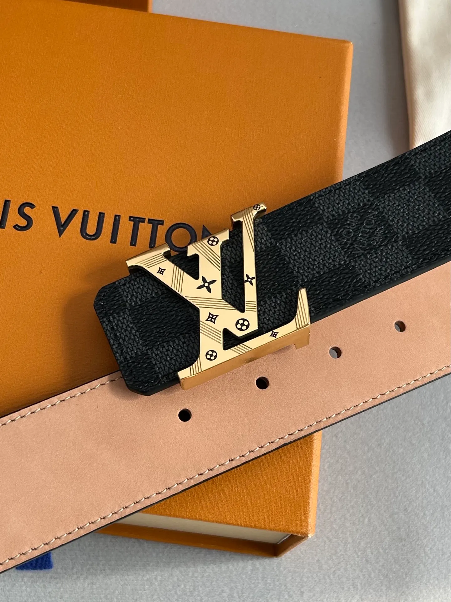💰480💰Full package💰 💍Purchasing-grade LV classic style⚡️🌹4.0cm wide, with new high-quality steel buckles, a perfect match for business attire. Timeless classic, zero difference from the original product.