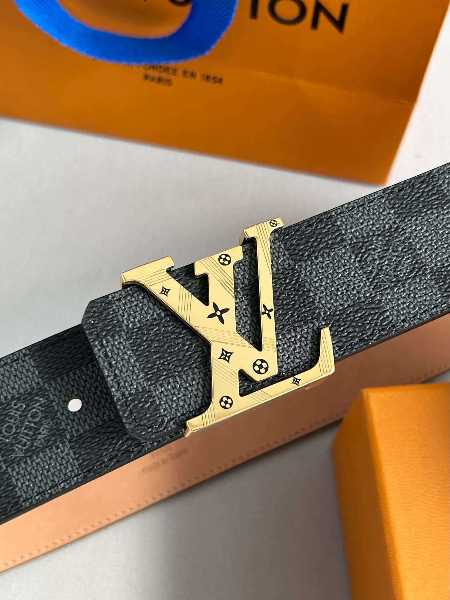 💰480💰Full package💰 💍Purchasing-grade LV classic style⚡️🌹4.0cm wide, with new high-quality steel buckles, a perfect match for business attire. Timeless classic, zero difference from the original product.