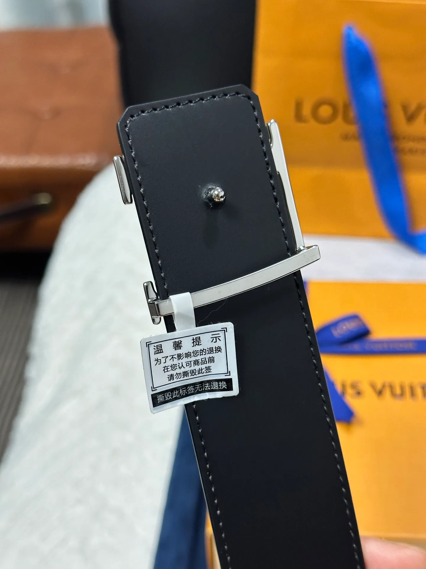 💰440💰Full set of packaging💰 💍purchase grade LV Louis Vuitton M09821 coffee old flower width 4.0cm high-quality LV hanging buckle