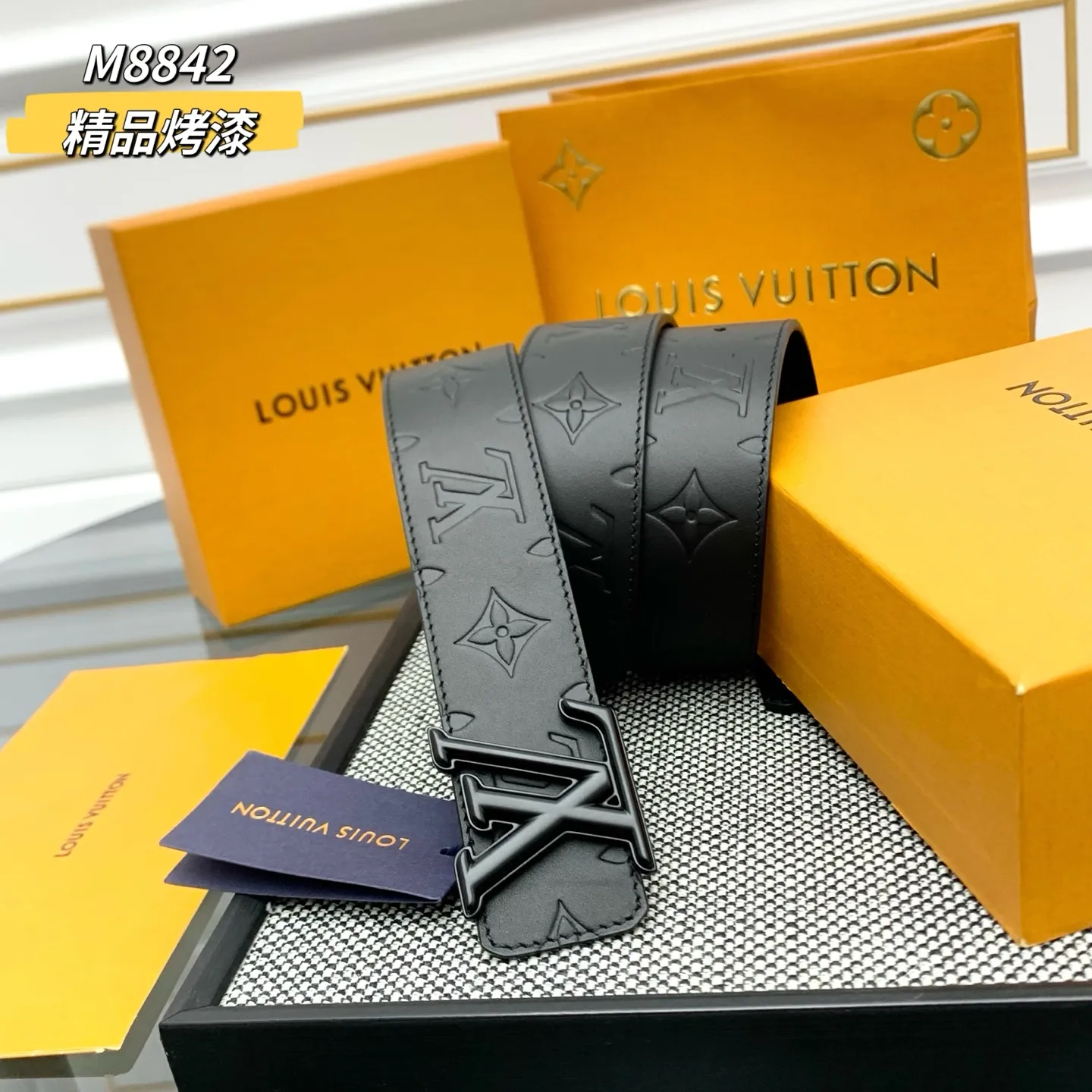 💰480💰Full package💰 💍Purchasing-grade M8842 LV Dimension double-sided waist is made of deep leather with Monogram pattern embossed on it. When flipped over, the delicate and smooth side will appear, revealing a calm charm in elegance. The eye-catching LV letter buckle is outlined in gradient tones, giving the classic design a trendy twist. Width 4.0cm