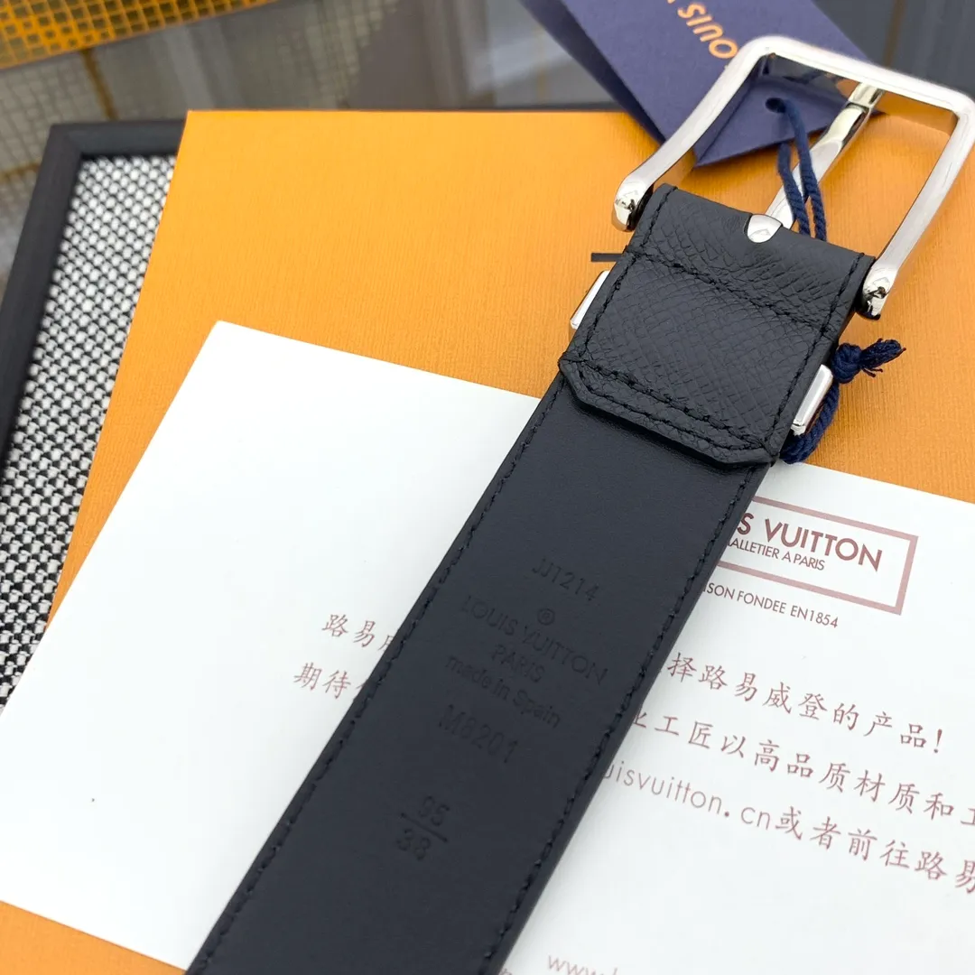 💰520💰Full package💰 💍Purchase grade LV 2024 model This Taurillon belt is designed with LV logo metal ring, suitable for calm and low-key men. Classic design, width 3.5cm