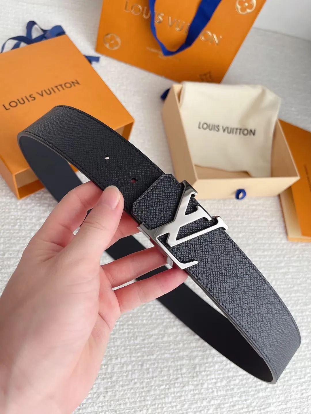 💰480💰Full package💰 💍Purchase level L0UIS VUITT0N (LV)⚡️🌹Men's counter quality palm print belt, width 4.0cm, equipped with stainless steel letter buckle, buckle head can be matched as you like ~ double-sided calfskin design, soft leather, delicate and comfortable feel