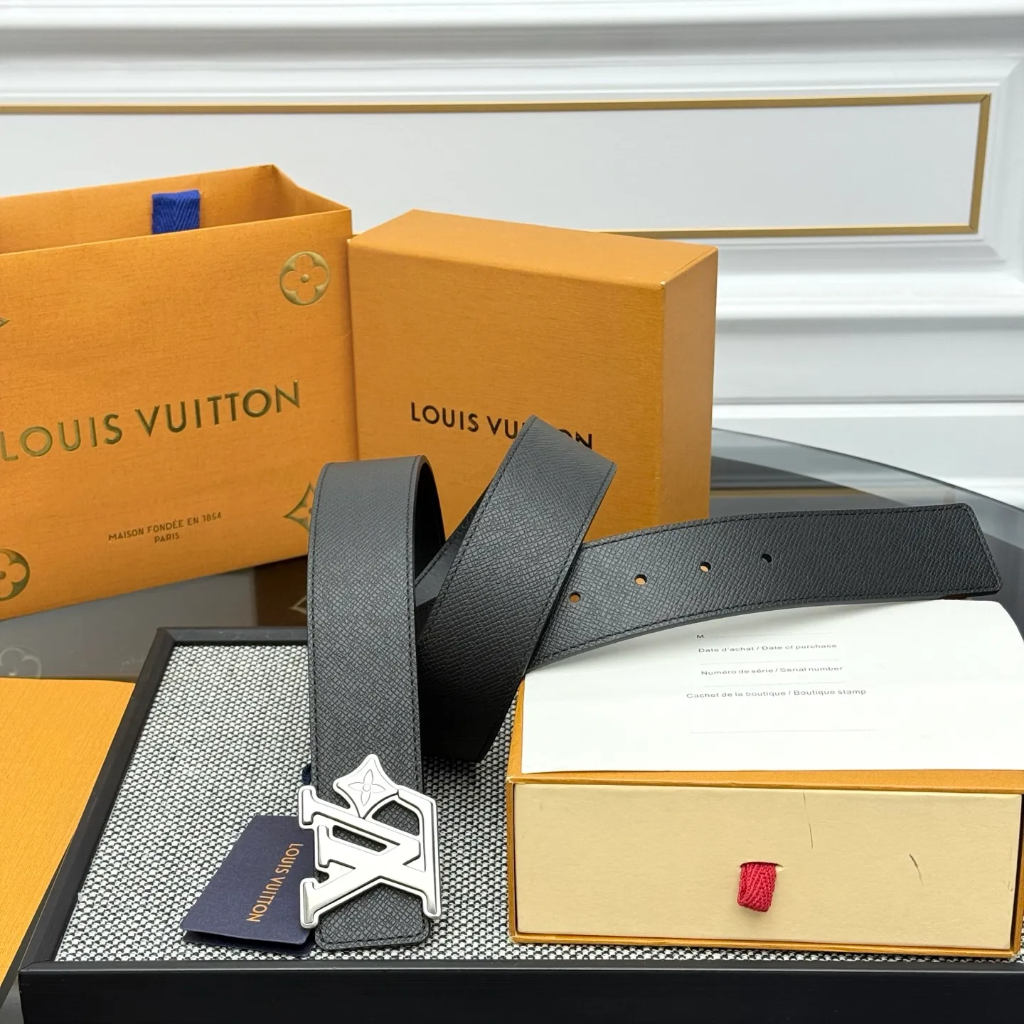💰480💰Full package💰 💍Purchasing-grade LV⚡️🌹Dimension double-sided belt combines creative heritage with gorgeous street style, highlighting the fashion vision of creative director Pharrell Williams. Monogram canvas covers the outer layer, and the LV Dimension metal buckle shimmers with subtle luster, making it possible to express your personality in various occasions.