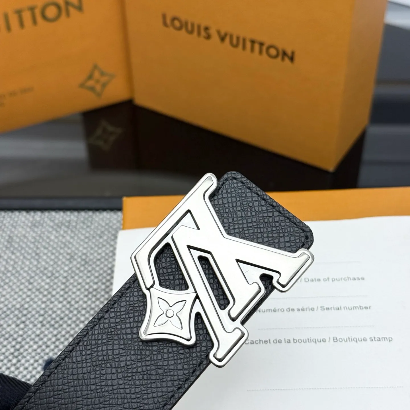 💰480💰Full package💰 💍Purchasing-grade LV⚡️🌹Dimension double-sided belt combines creative heritage with gorgeous street style, highlighting the fashion vision of creative director Pharrell Williams. Monogram canvas covers the outer layer, and the LV Dimension metal buckle shimmers with subtle luster, making it possible to express your personality in various occasions.