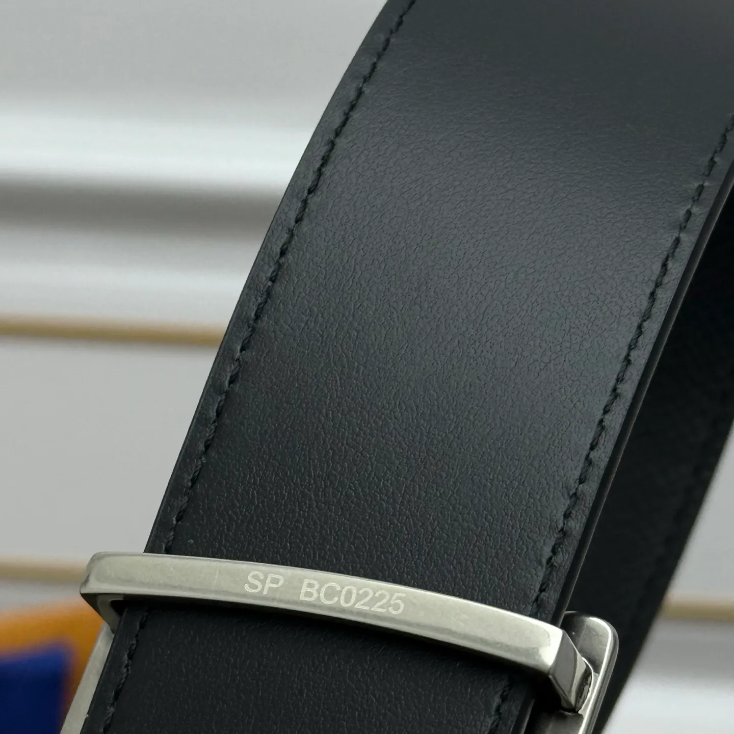 💰480💰Full package💰 💍Purchasing-grade LV⚡️🌹Dimension double-sided belt combines creative heritage with gorgeous street style, highlighting the fashion vision of creative director Pharrell Williams. Monogram canvas covers the outer layer, and the LV Dimension metal buckle shimmers with subtle luster, making it possible to express your personality in various occasions.